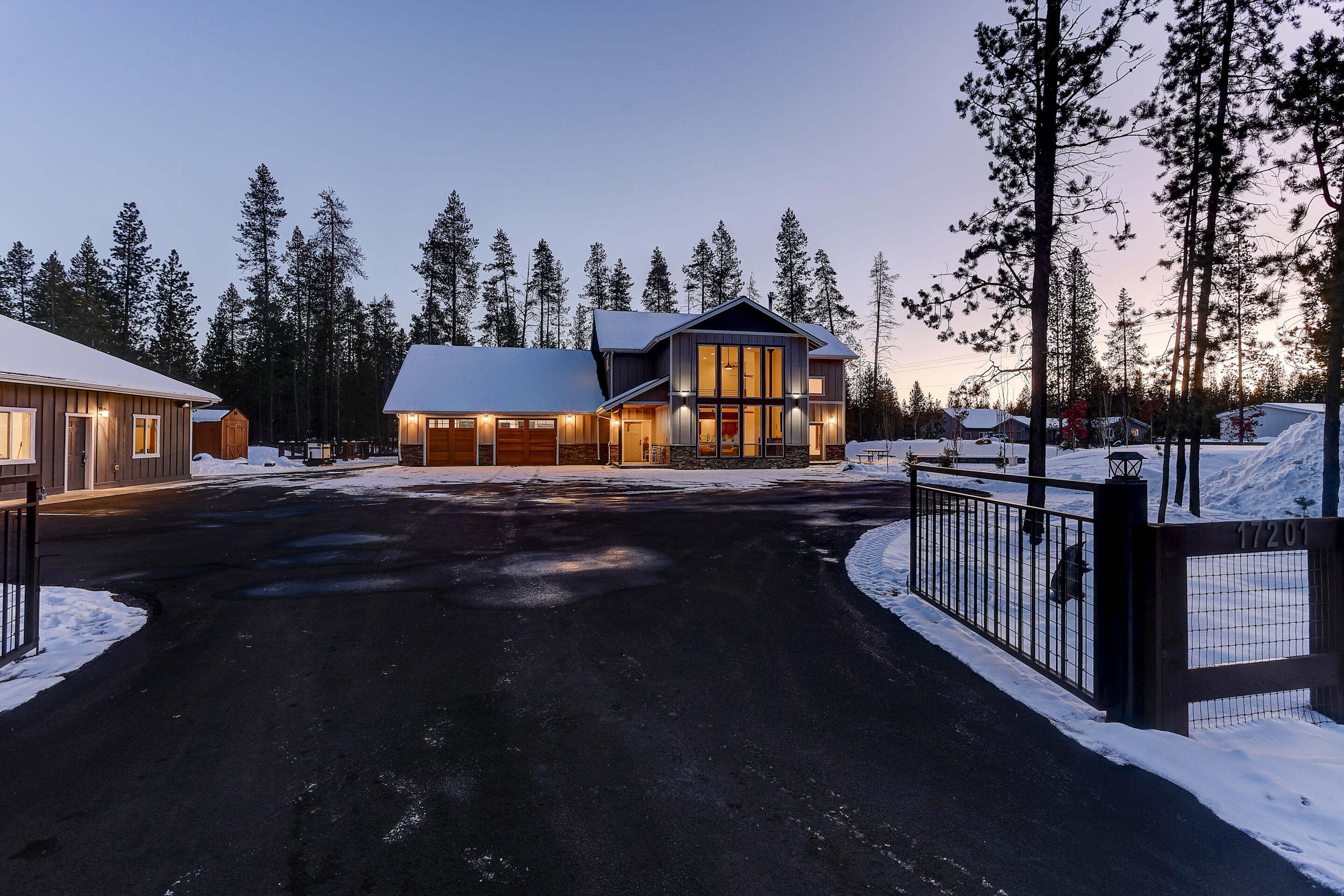 17201 Bakersfield Road Bend, OR 97707 - Photo 3 of 57 17201 Bakersfield Road Twilights-15