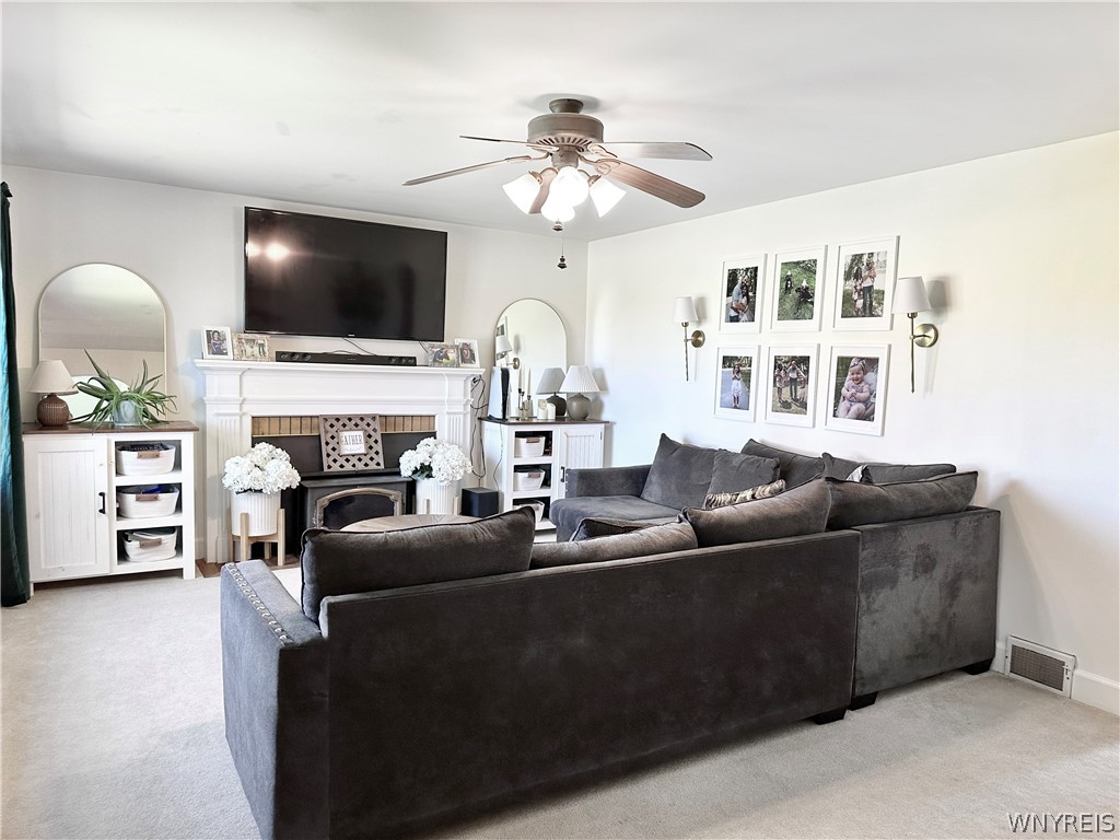 2255 Berg Road West Seneca, NY 14224 - Photo 9 of 41 Living room