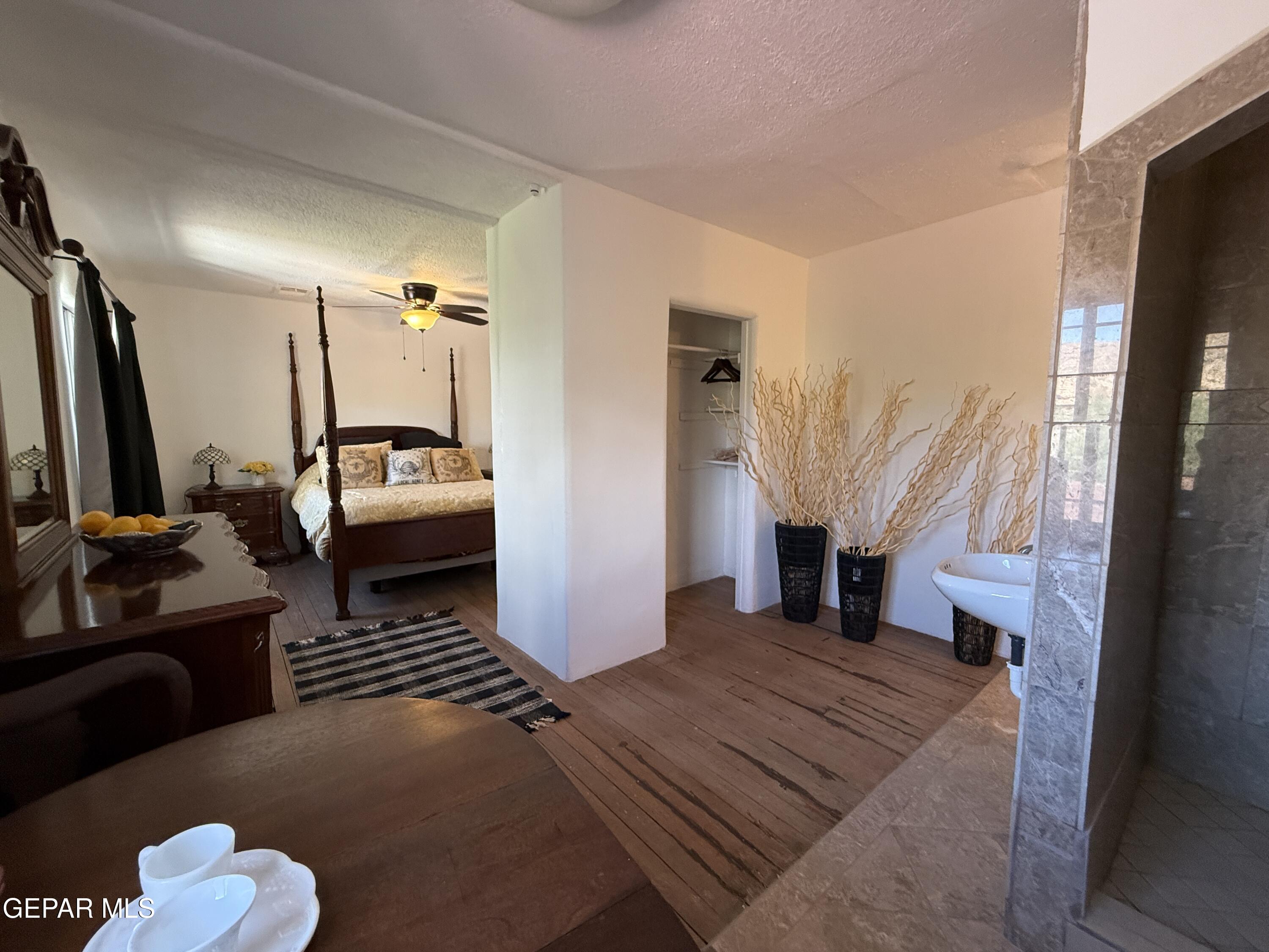 2200 County Rd D061 Las Cruces, NM 88007 - Photo 22 of 38 a living room with furniture