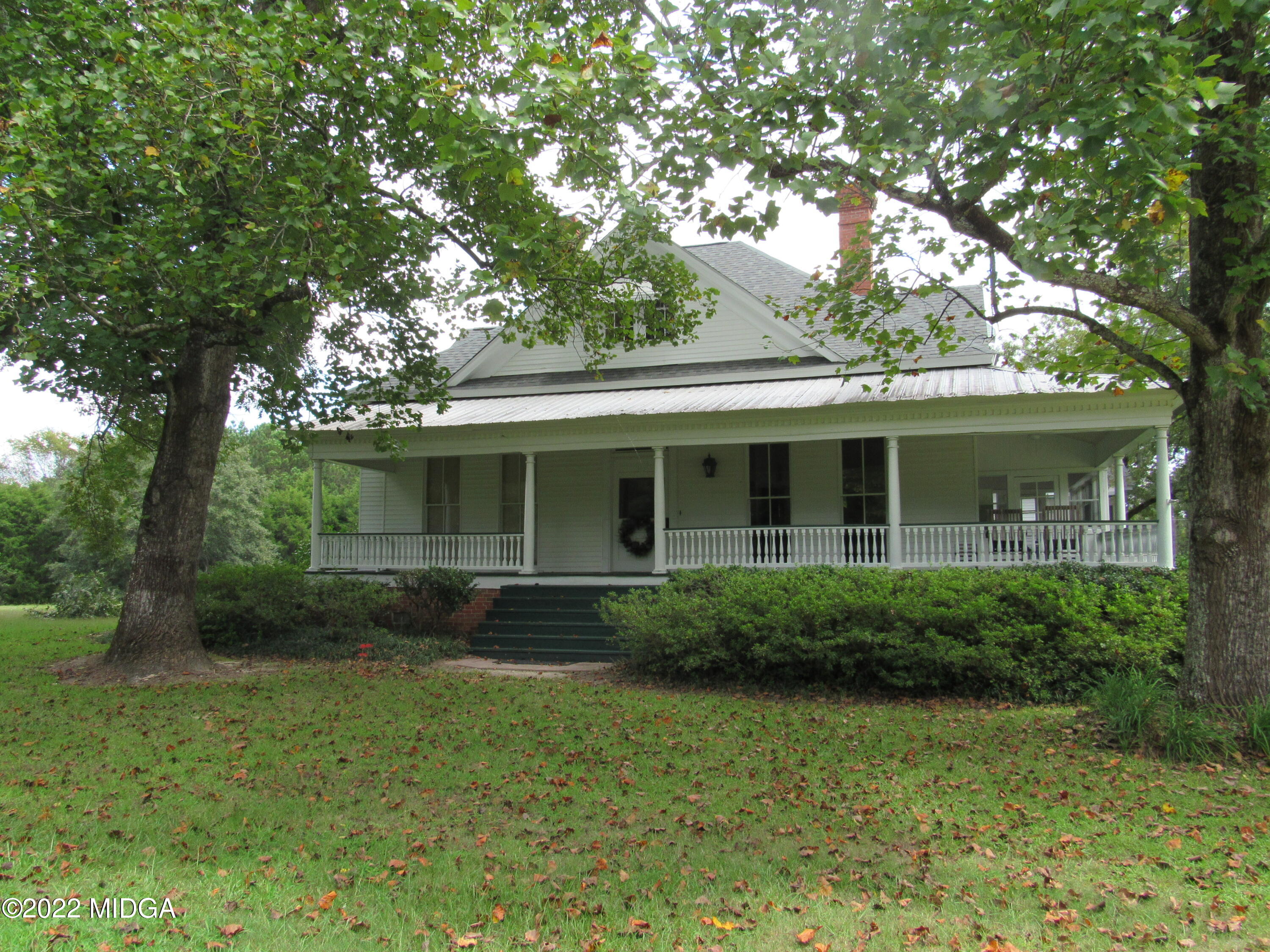 6999 South Rogers Road Macon, GA 31216 - Photo 1 of 61 a front view of a house with garden