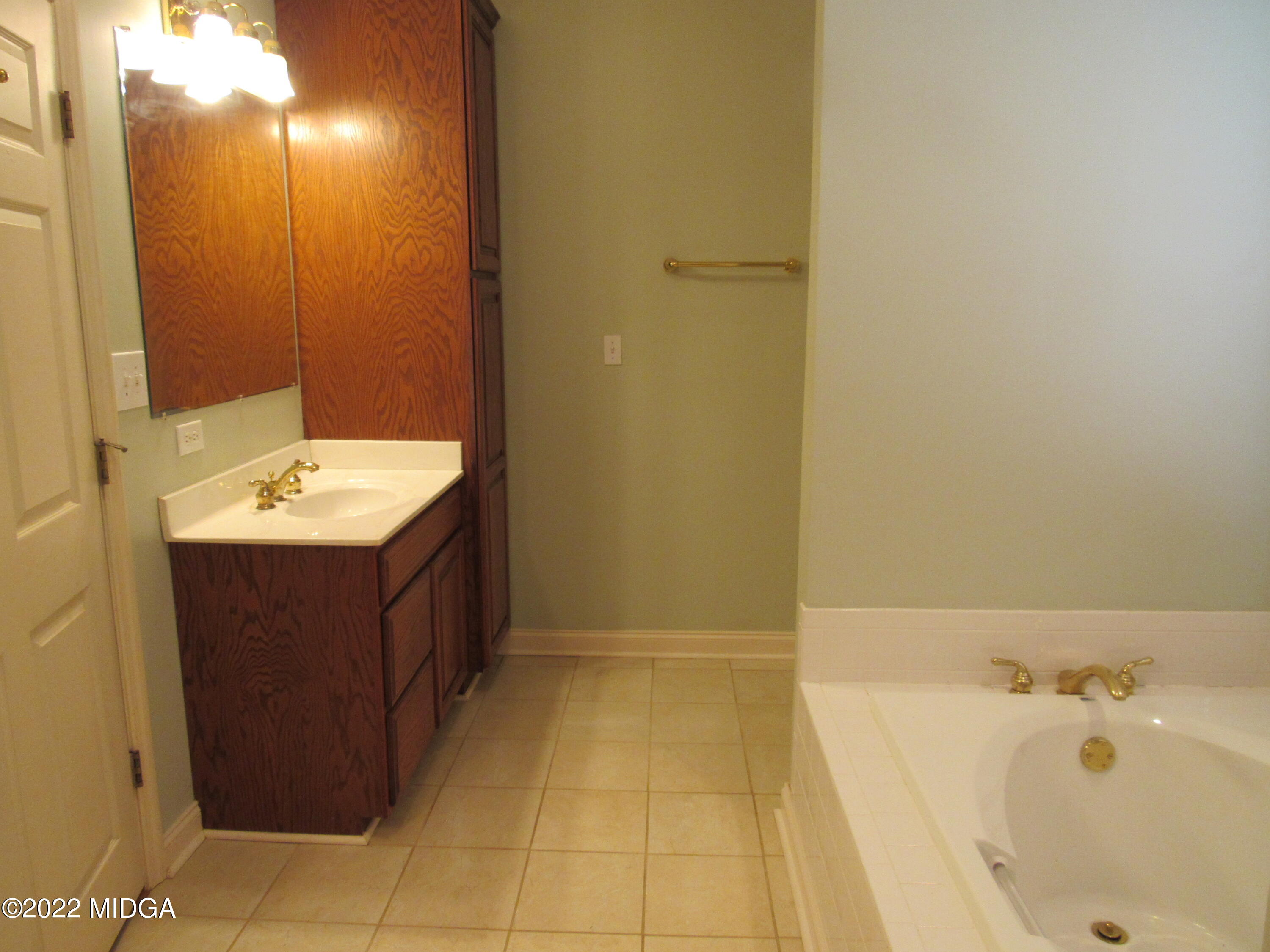 6999 South Rogers Road Macon, GA 31216 - Photo 40 of 61 a bathroom with a tub sink and mirror
