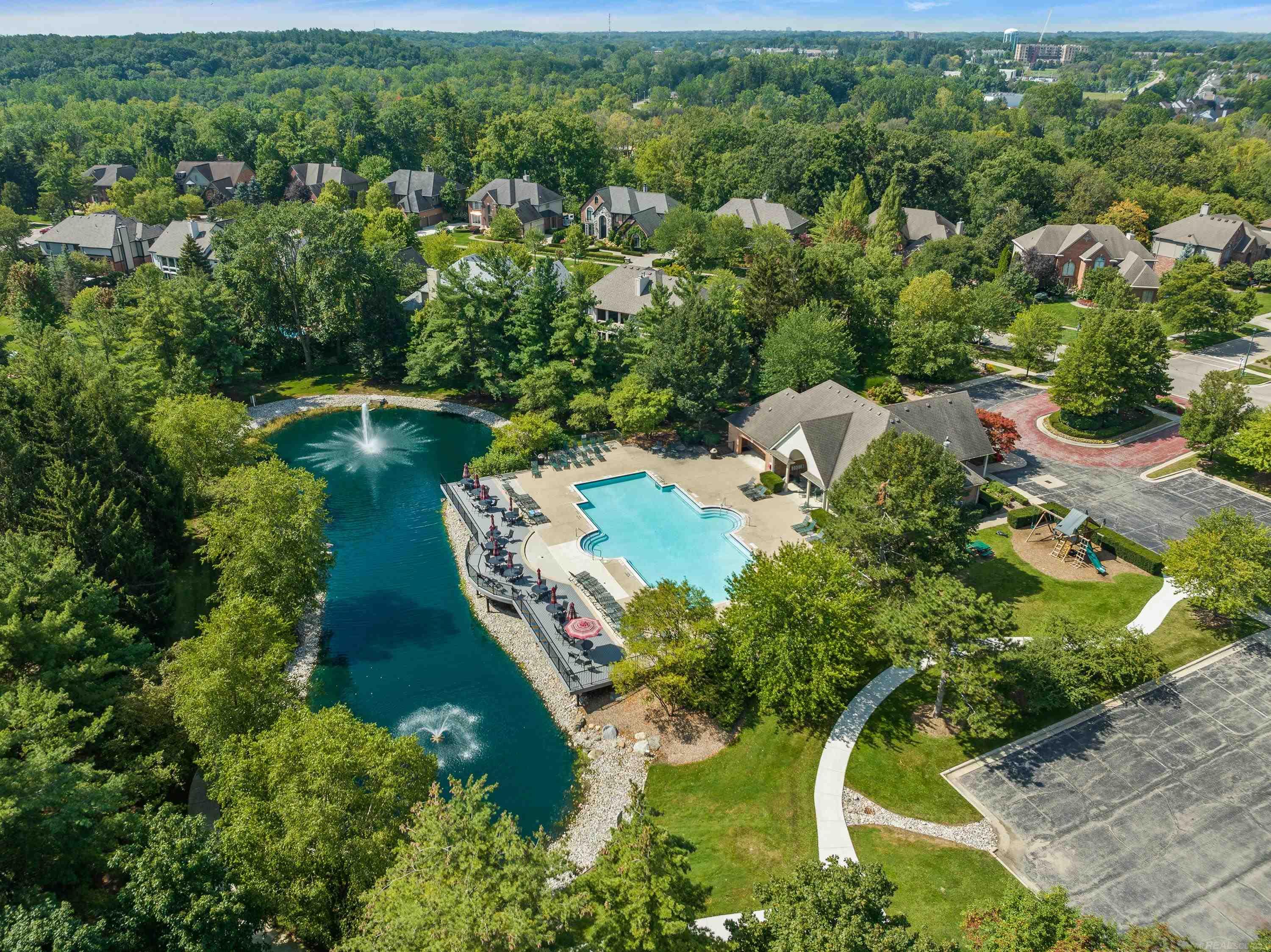 1039 Bloomview Circle Rochester, MI 48307 - Photo 70 of 80 50122641-69.JPG