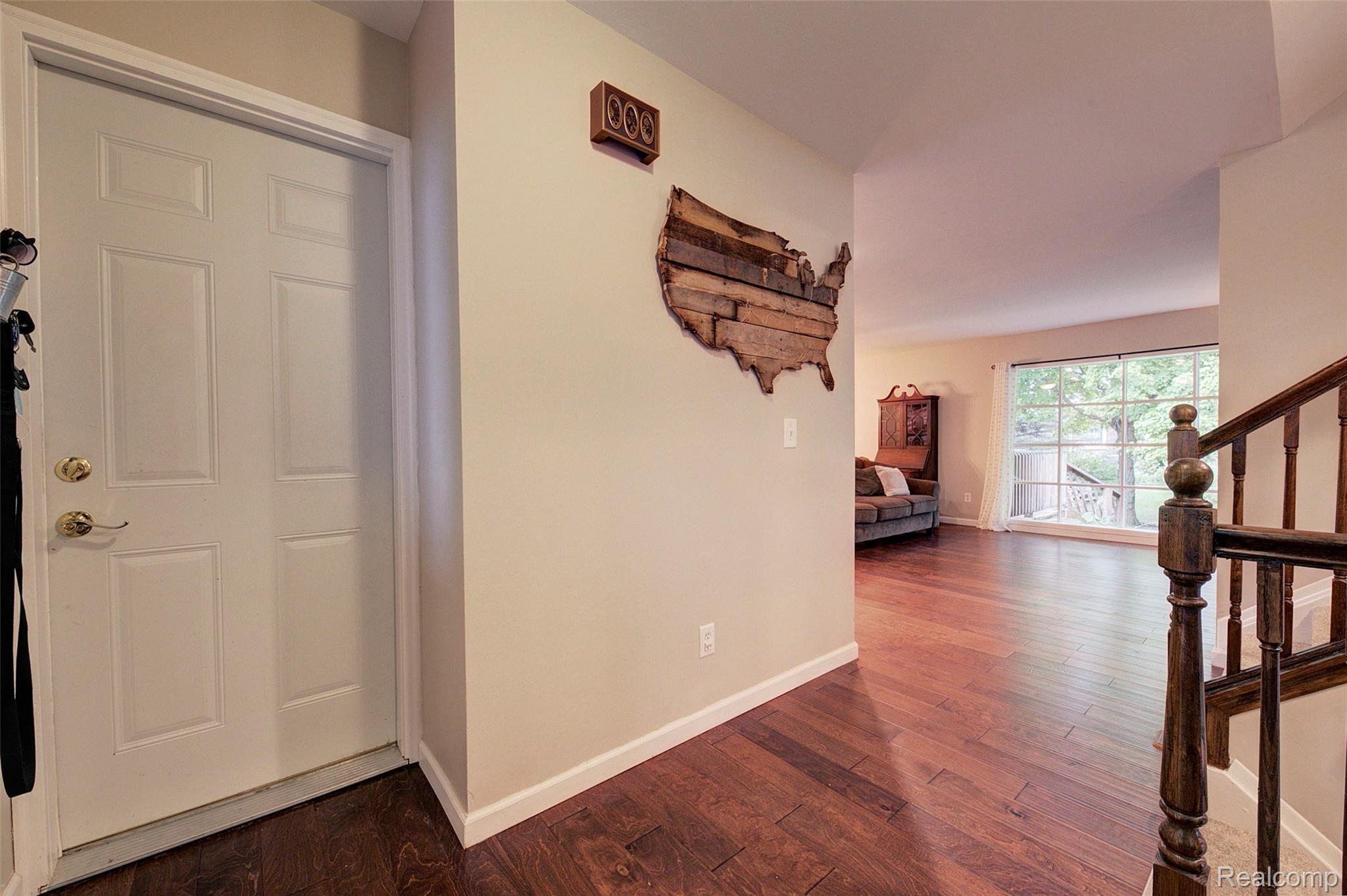 45800 Drexel Road Canton, MI 48187 - Photo 6 of 49 6 Entryway.jpg
