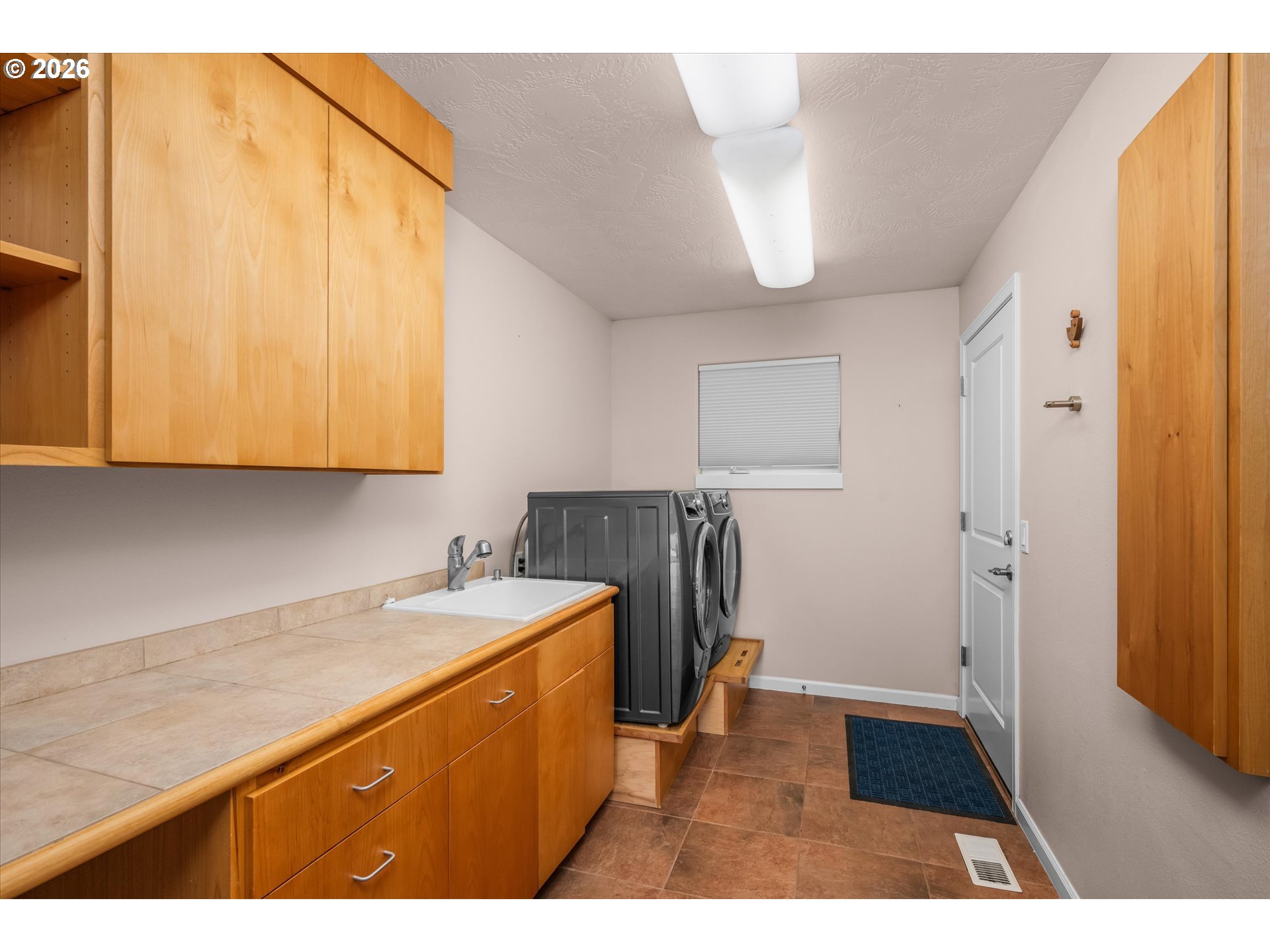 45947 North Gate Creek Road Vida, OR 97488 - Photo 21 of 48 Laundry