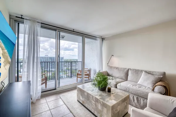 $4,500 | 525 North Ocean Boulevard, Unit 1215, Pompano Beach, FL 33062