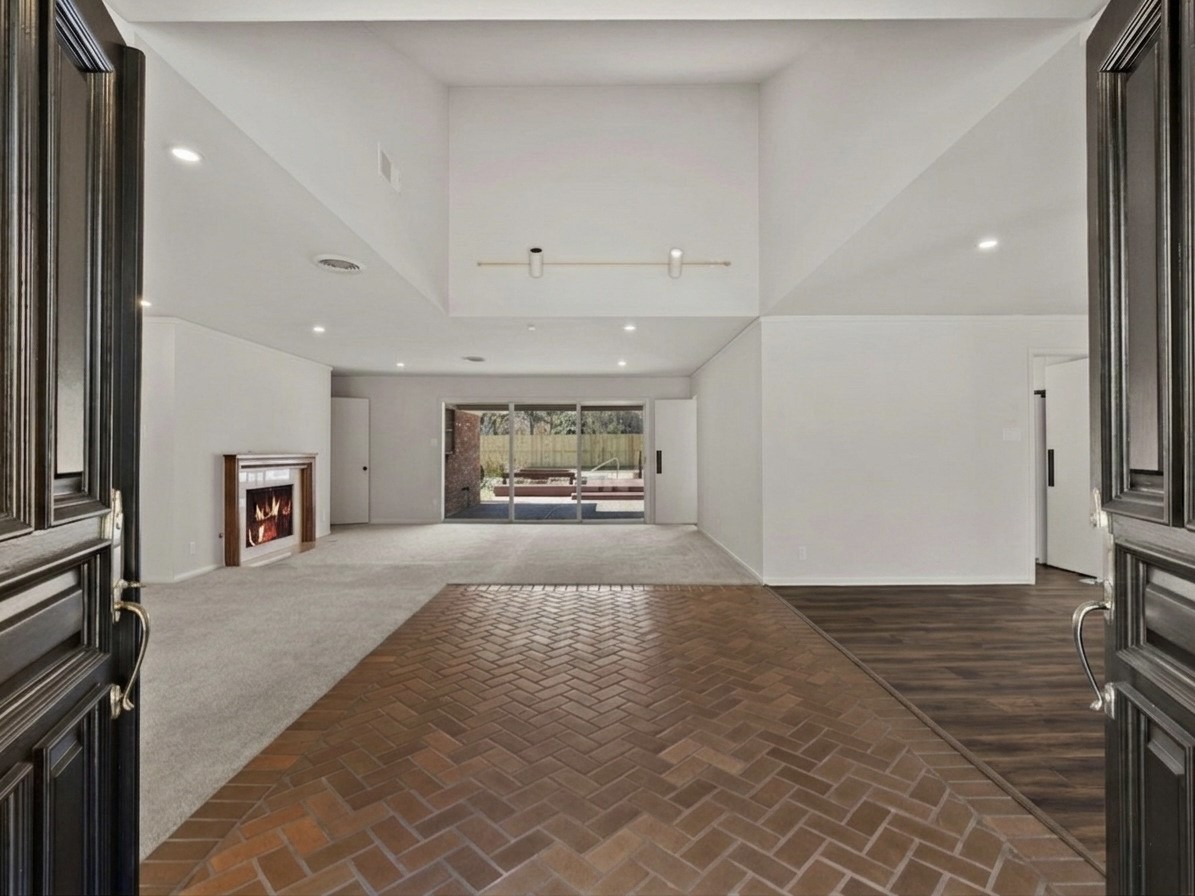365 Piney Point Road Houston, TX 77024 - Photo 4 of 37
