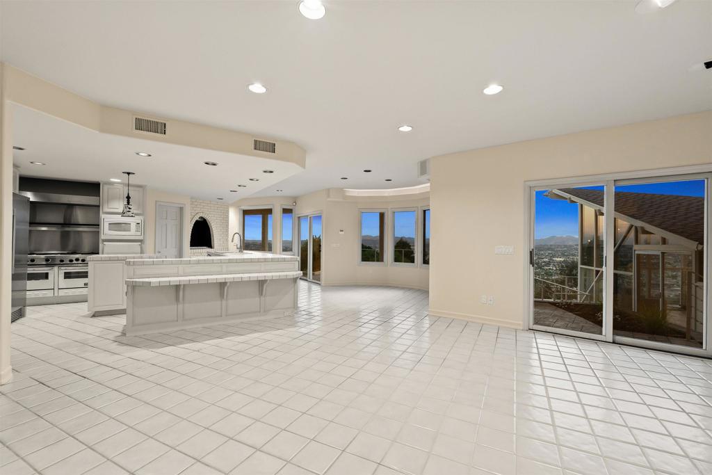 10595 Russell Road La Mesa, CA 91941 - Photo 15 of 44