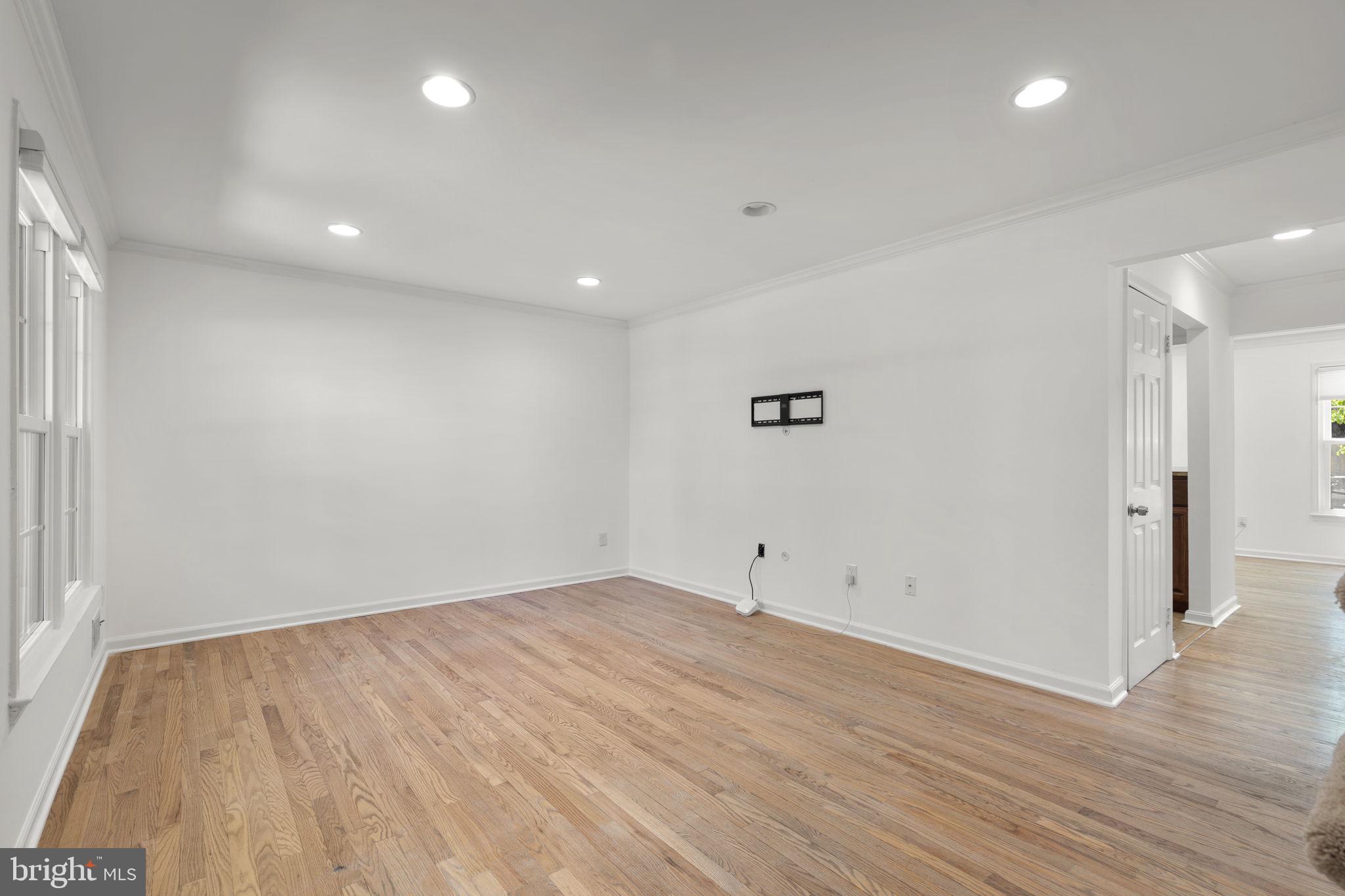 2407 Alsop Court Reston, VA 20191 - Photo 5 of 44
