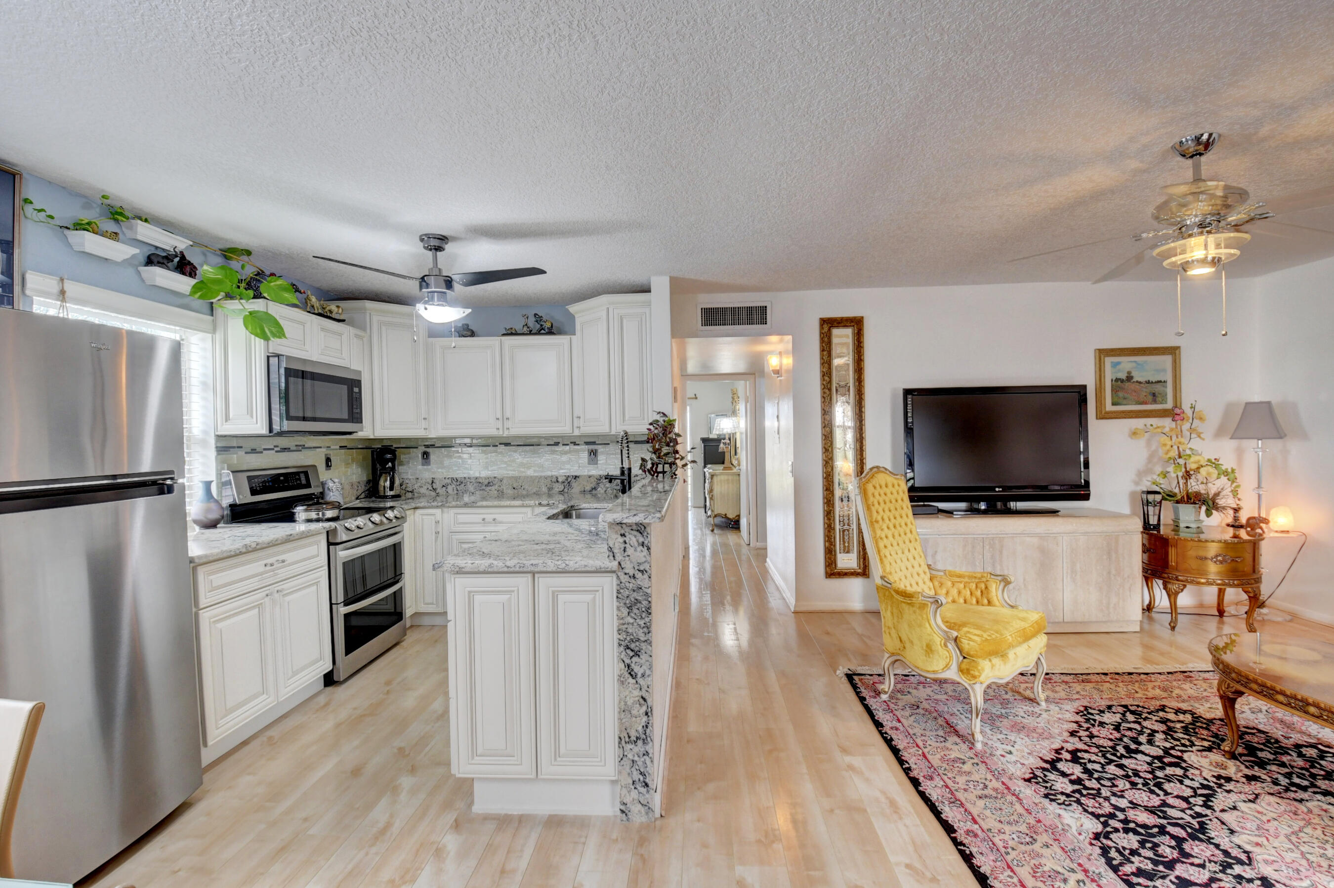 33 Flanders A Delray Beach, FL 33484 - Photo 2 of 41 DSC_0247_48_49_50_51