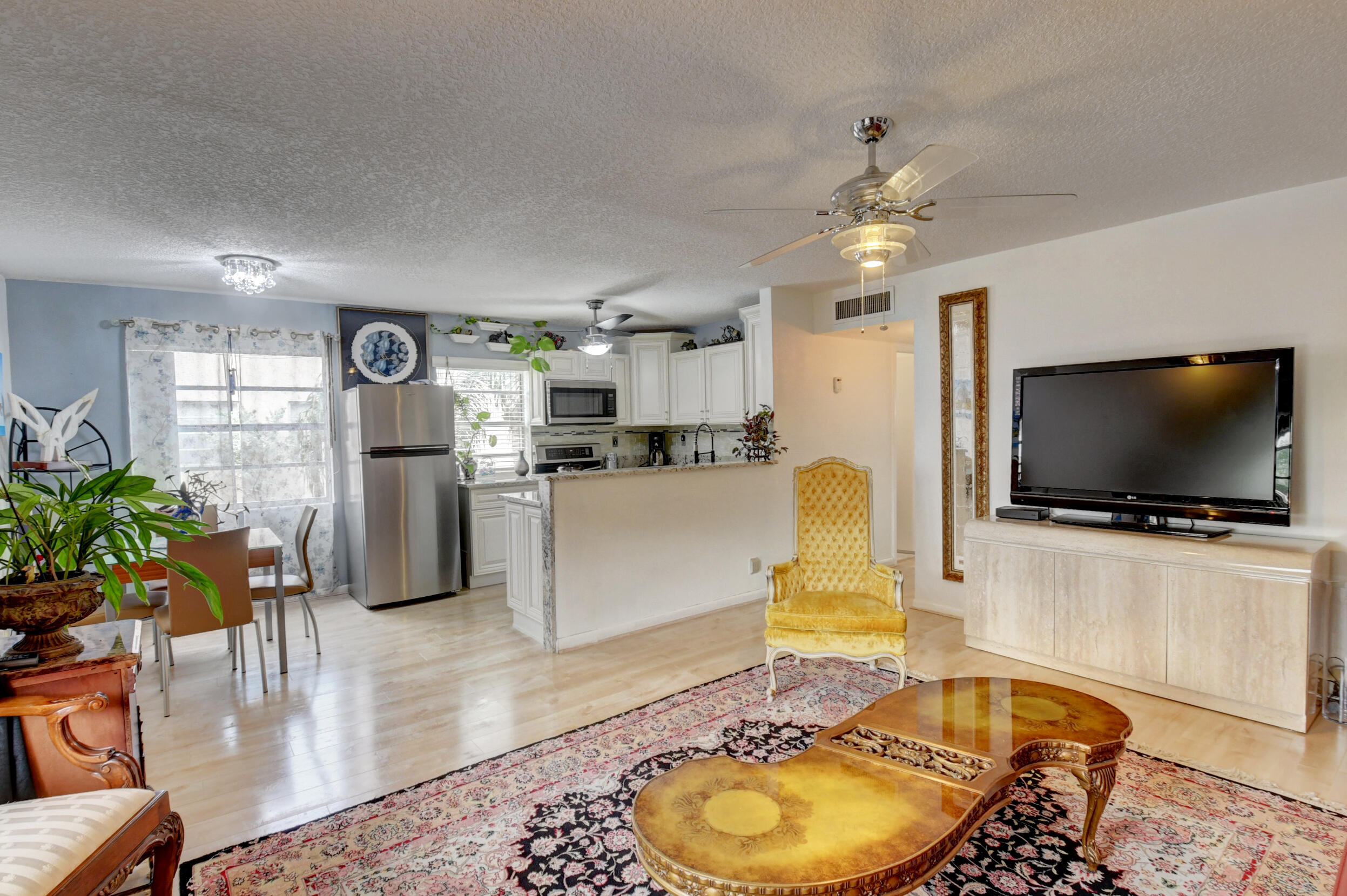 33 Flanders A Delray Beach, FL 33484 - Photo 5 of 41 DSC_0267_68_69_70_71