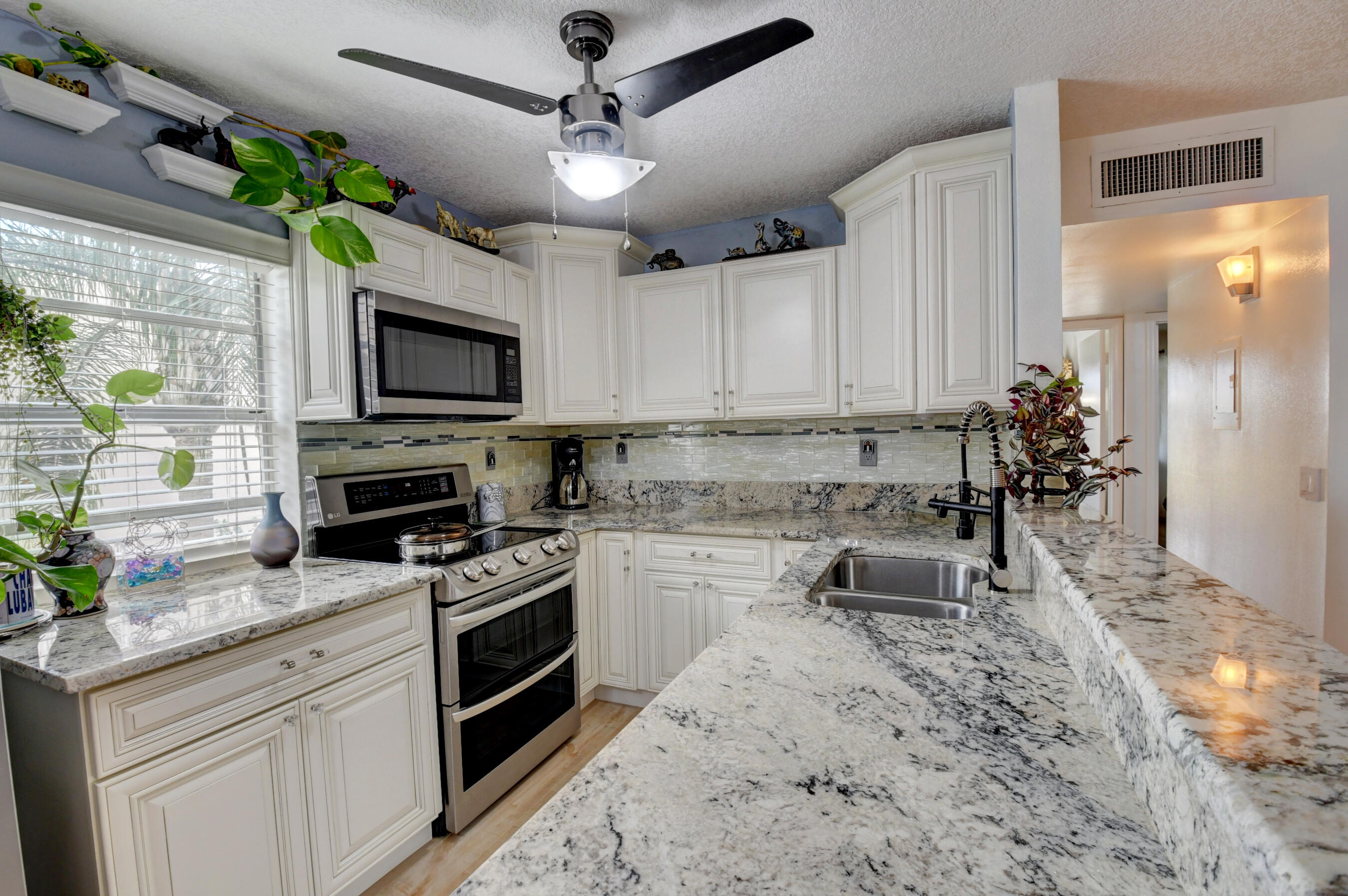 33 Flanders A Delray Beach, FL 33484 - Photo 10 of 41 DSC_0297_298_299_300_301