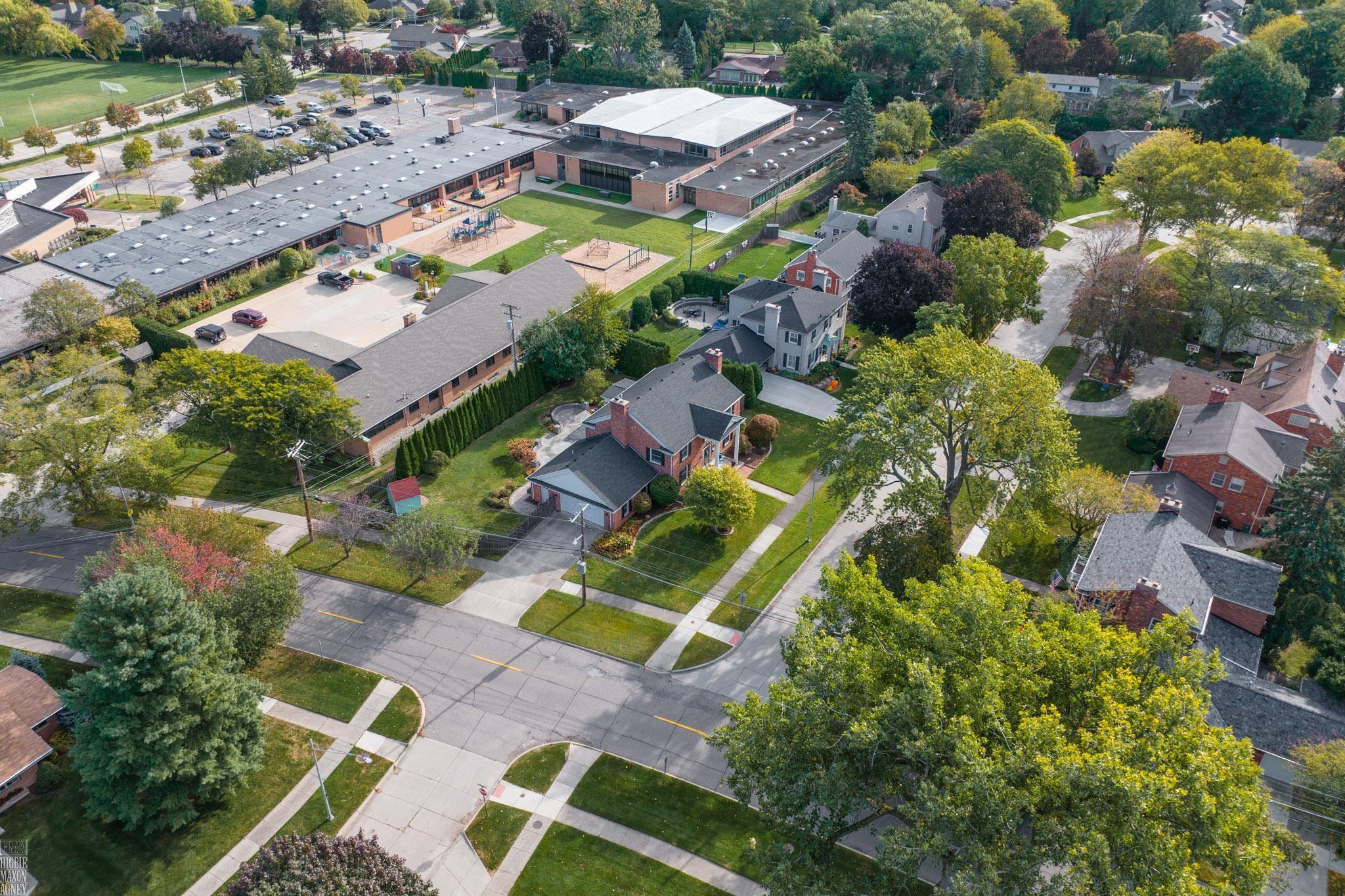 592 Thorntree Road Grosse Pointe Woods, MI 48236 - Photo 48 of 53