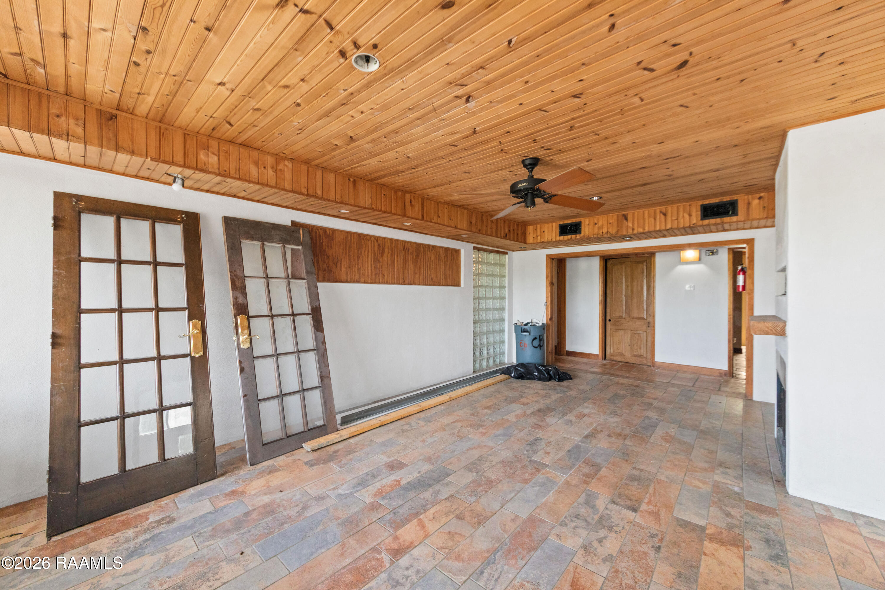 6712 Lake Peigneur Road New Iberia, LA 70560 - Photo 11 of 38 6712 Lake Peigneur A-21