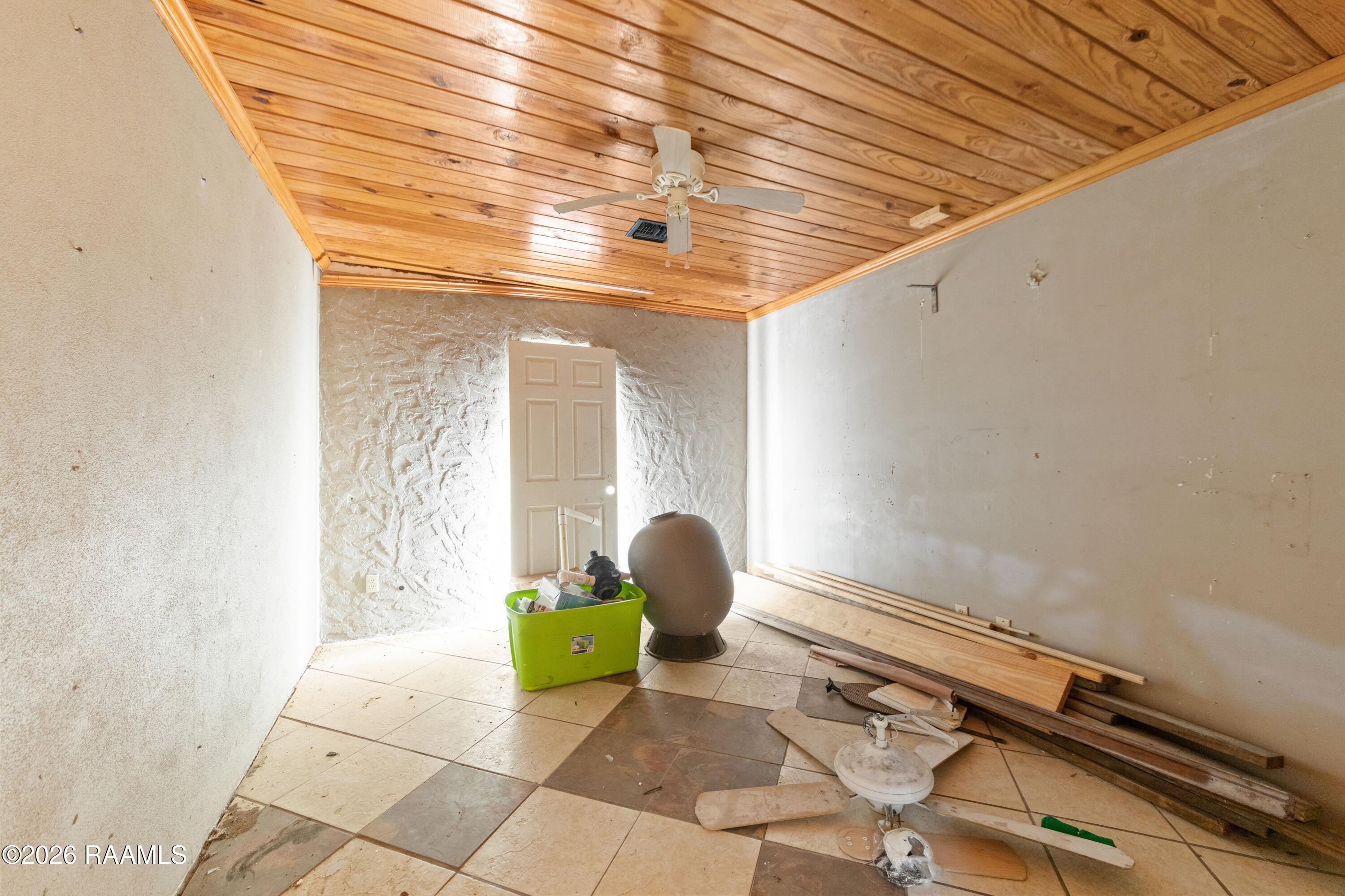 6712 Lake Peigneur Road New Iberia, LA 70560 - Photo 14 of 38 6712 Lake Peigneur A-42