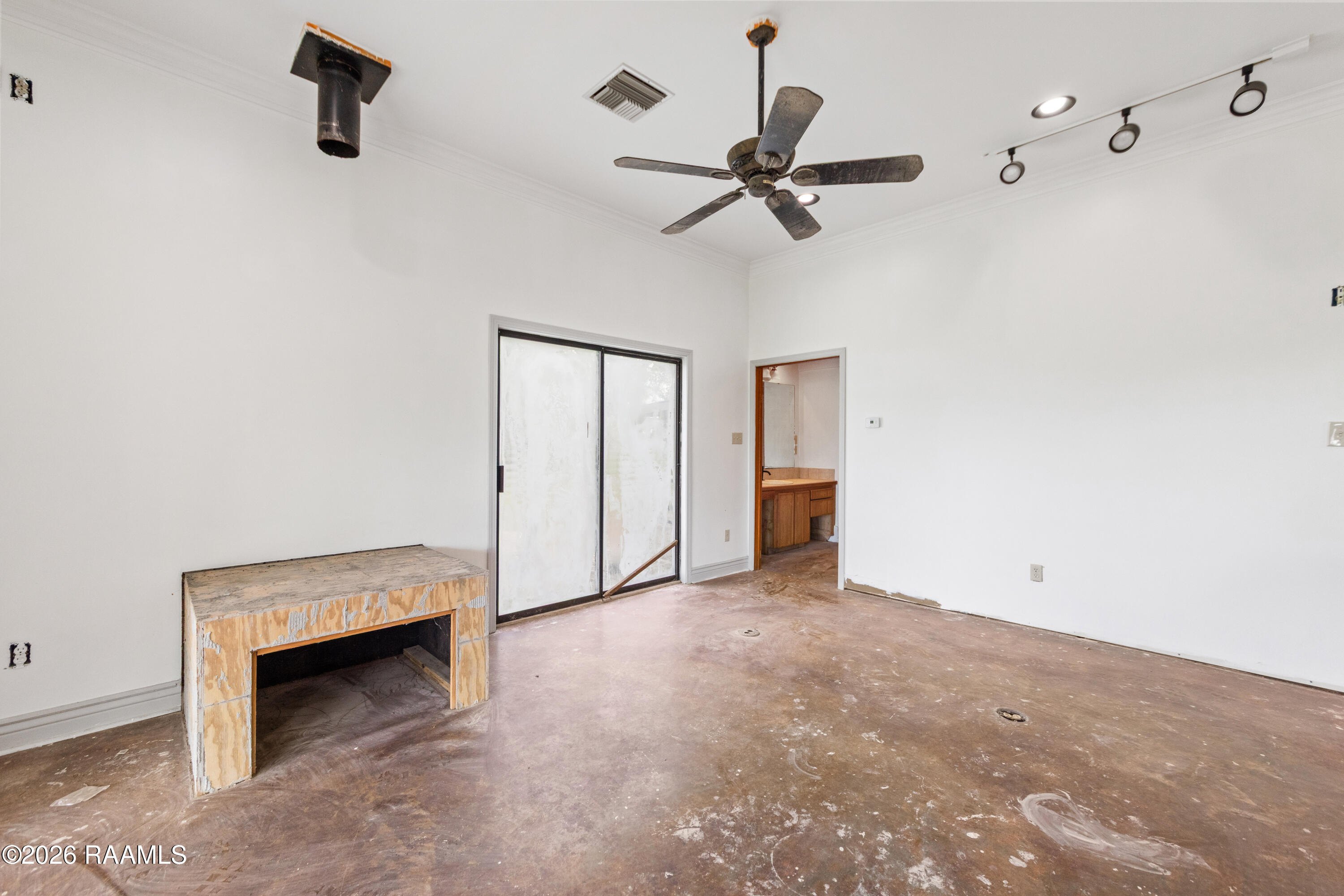 6712 Lake Peigneur Road New Iberia, LA 70560 - Photo 23 of 38 6712 Lake Peigneur B-12