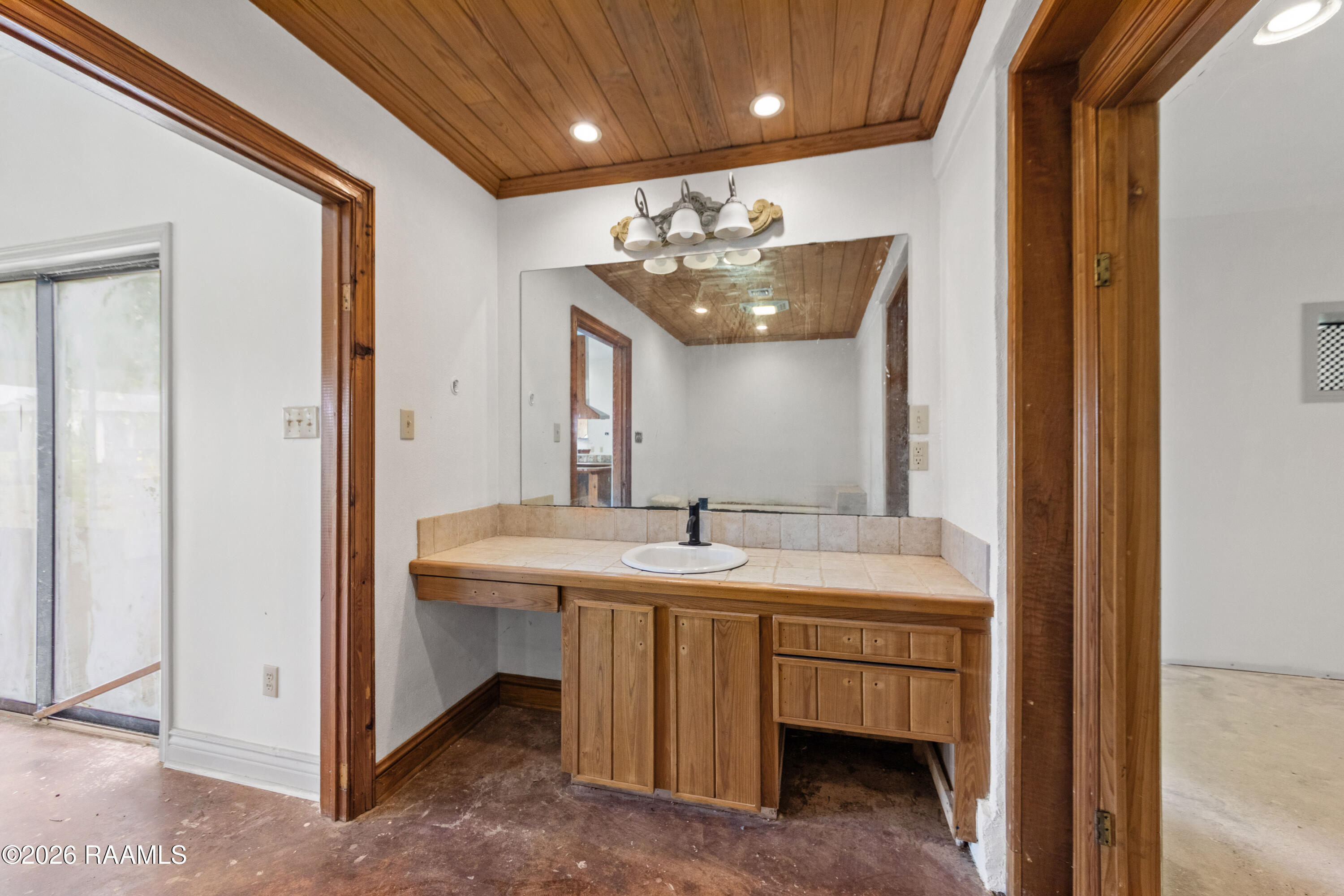 6712 Lake Peigneur Road New Iberia, LA 70560 - Photo 25 of 38 6712 Lake Peigneur B-21