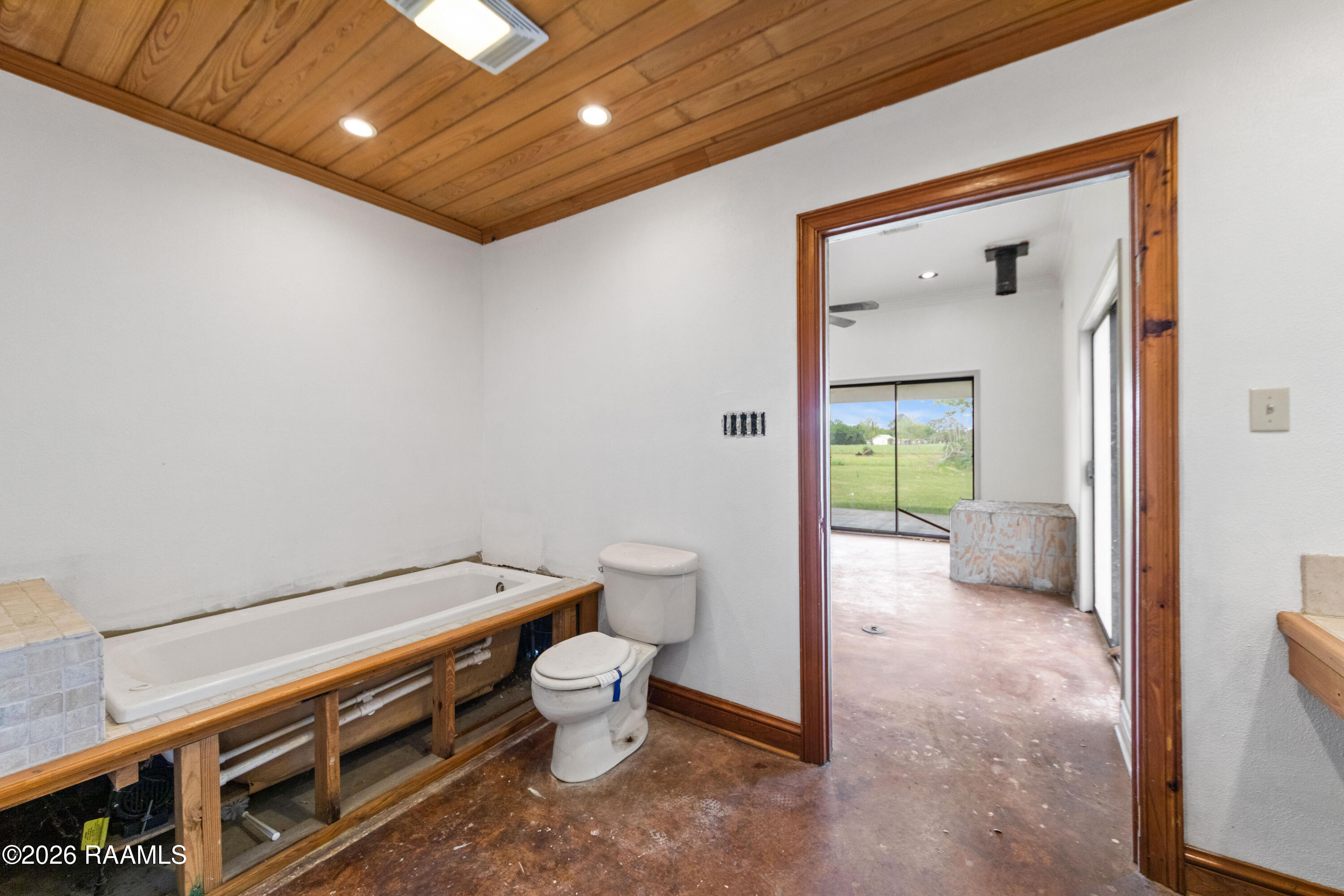 6712 Lake Peigneur Road New Iberia, LA 70560 - Photo 26 of 38 6712 Lake Peigneur B-24