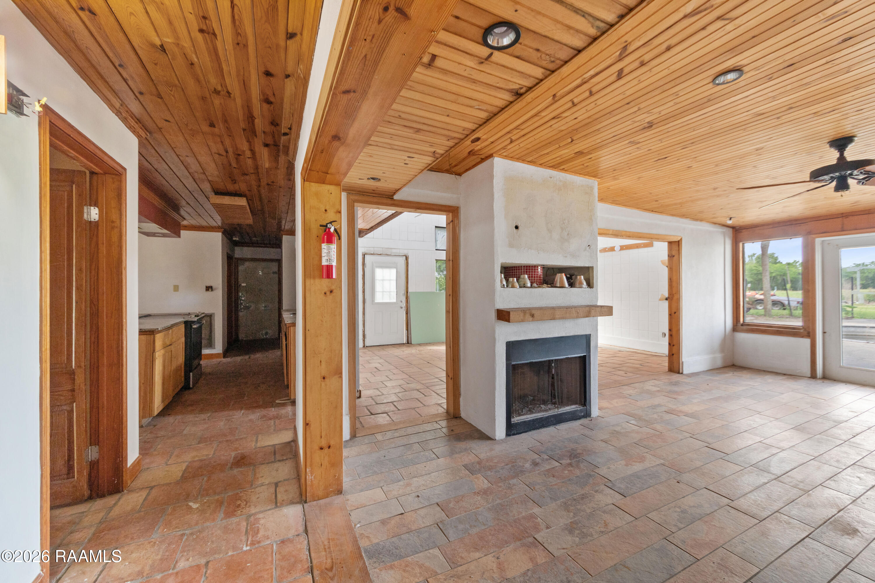 6712 Lake Peigneur Road New Iberia, LA 70560 - Photo 10 of 38 6712 Lake Peigneur A-24