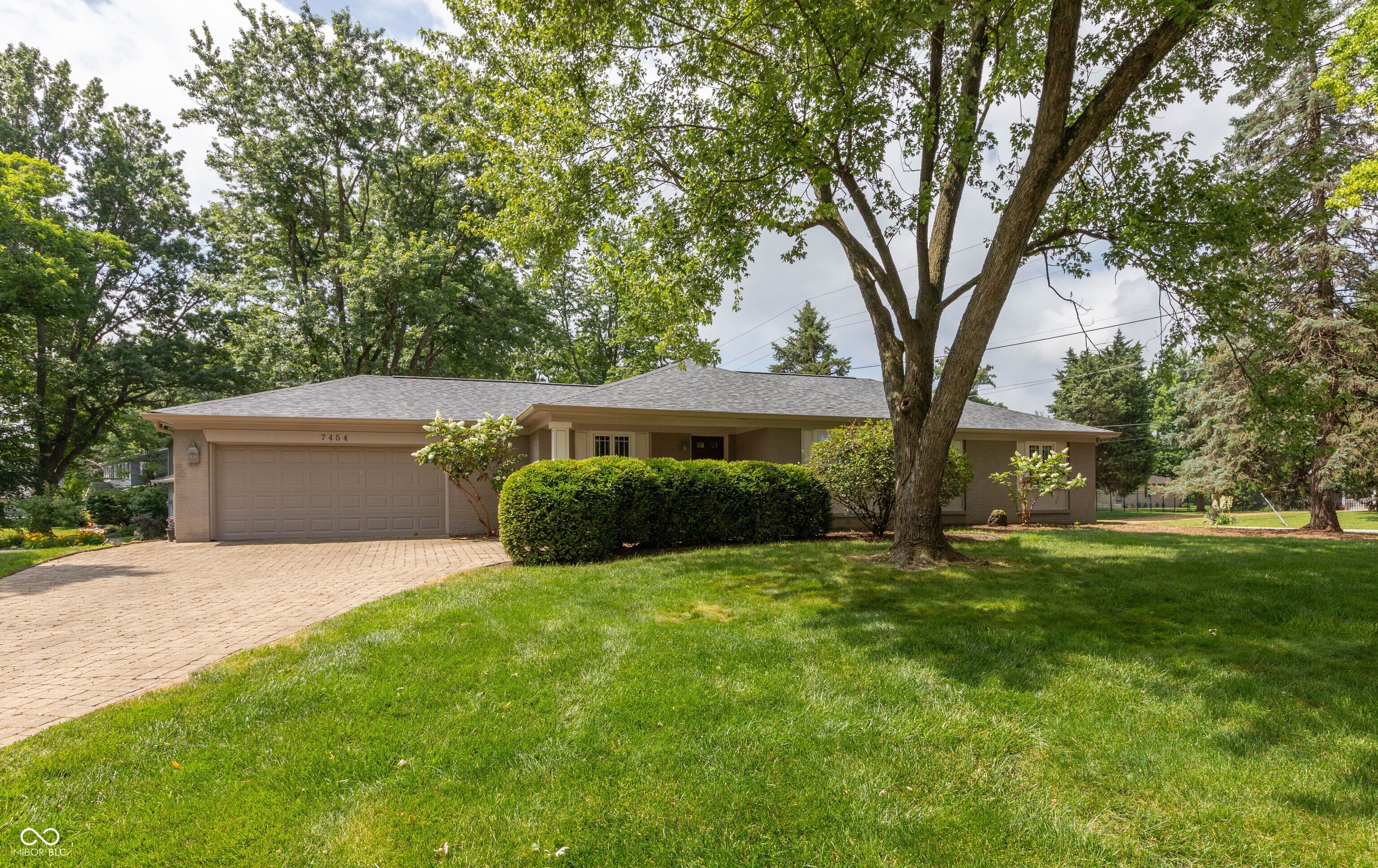 7454 Avalon Trail Road Indianapolis, IN 46250 - Photo 2 of 27