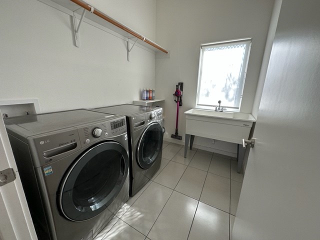 5501 Link Avenue, Unit A Austin, TX 78751 - Photo 24 of 30 a utility room with dryer and washer