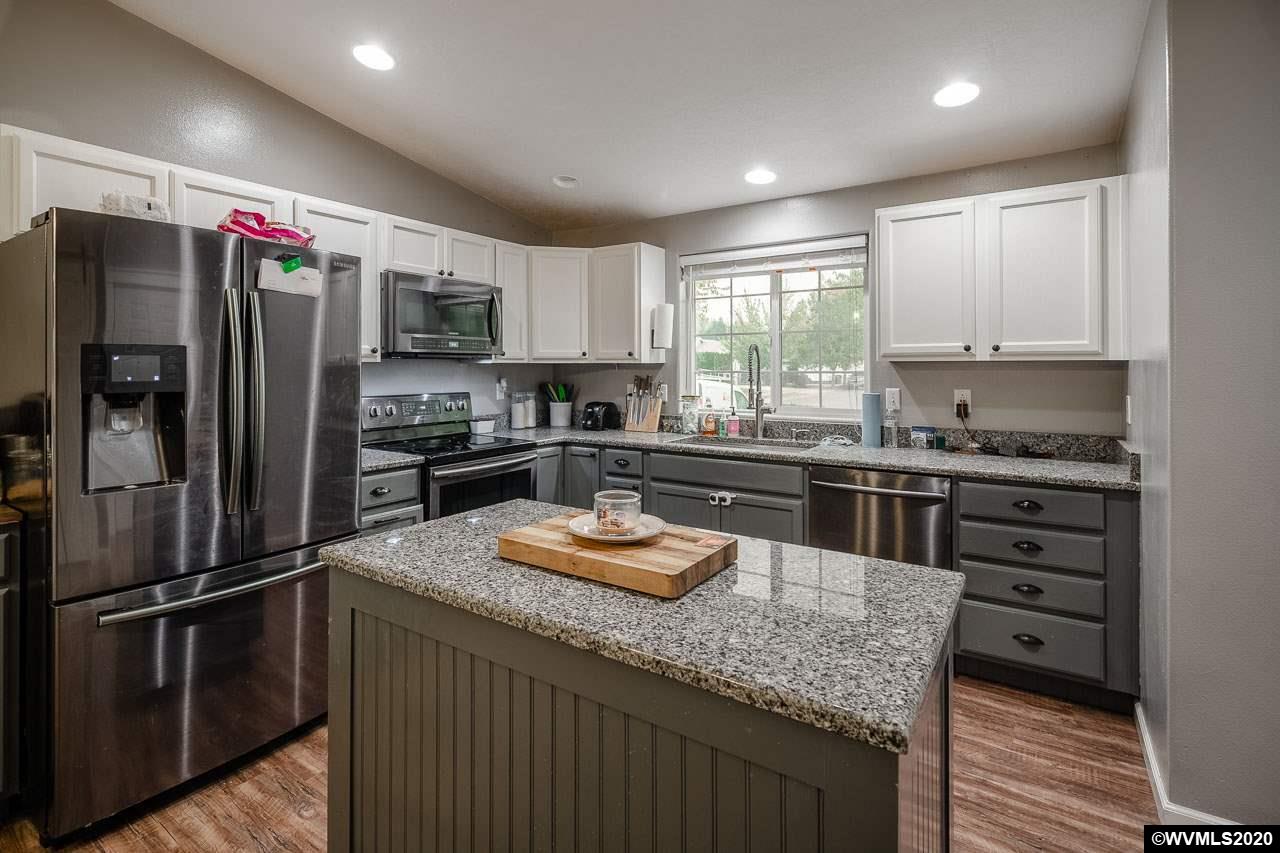 1529 Briar Road Independence, OR 97351 - Photo 5 of 29