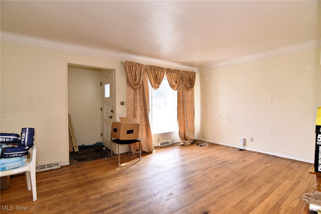 1040 Woodview Road Cleveland Heights, OH 44121 - Photo 3 of 19