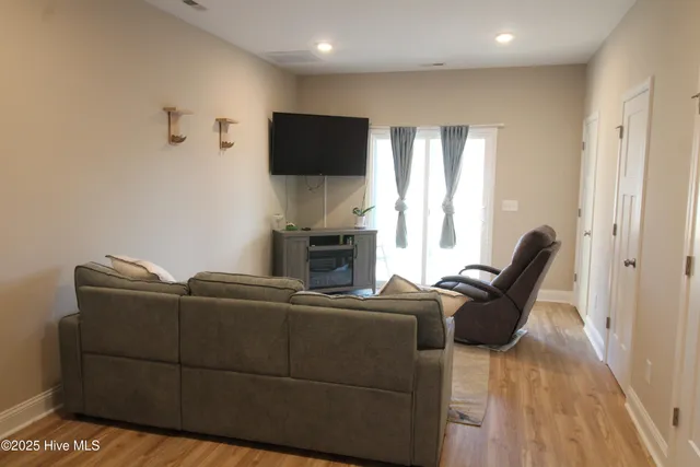 $1,500 | 624 Jacks Xing Drive, Hubert, NC 28539