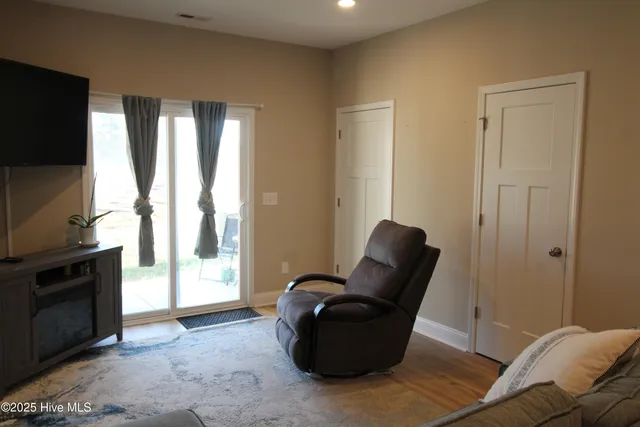 $1,500 | 624 Jacks Xing Drive, Hubert, NC 28539