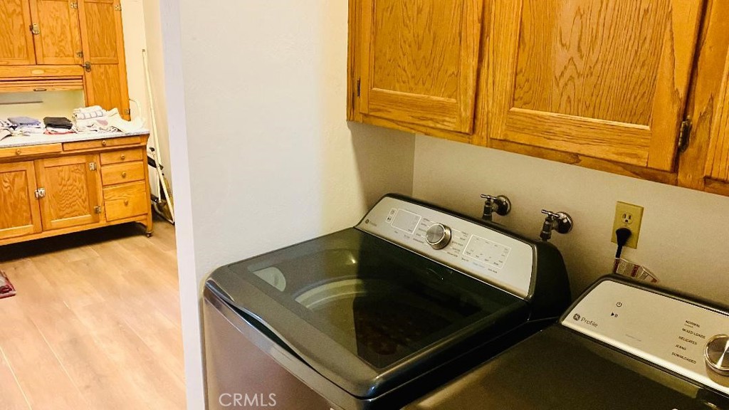 4920 Tippytoe Lane Forest Ranch, CA 95942 - Photo 19 of 36 a utility room with dryer and washer