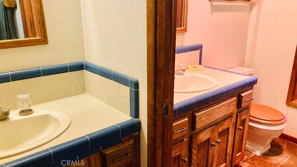 4920 Tippytoe Lane Forest Ranch, CA 95942 - Photo 33 of 36 a bathroom with a bathtub and a sink