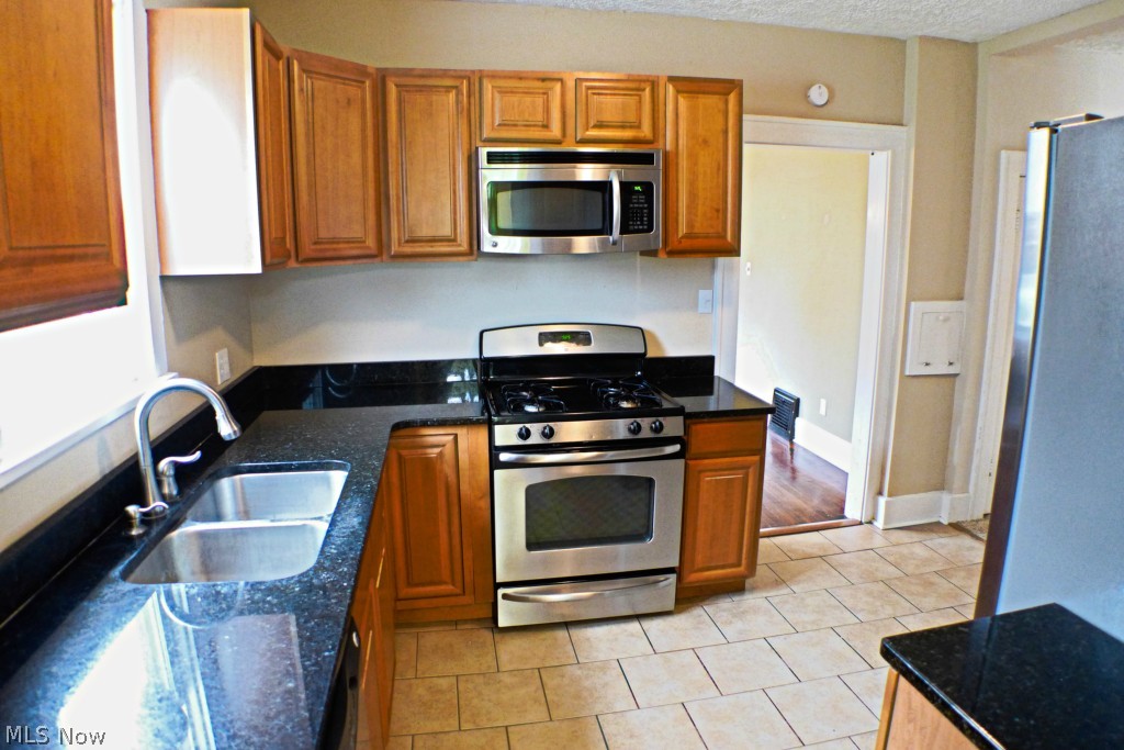 1403 Ridge Road Northwest Canton, OH 44703 - Photo 6 of 20 Kitchen