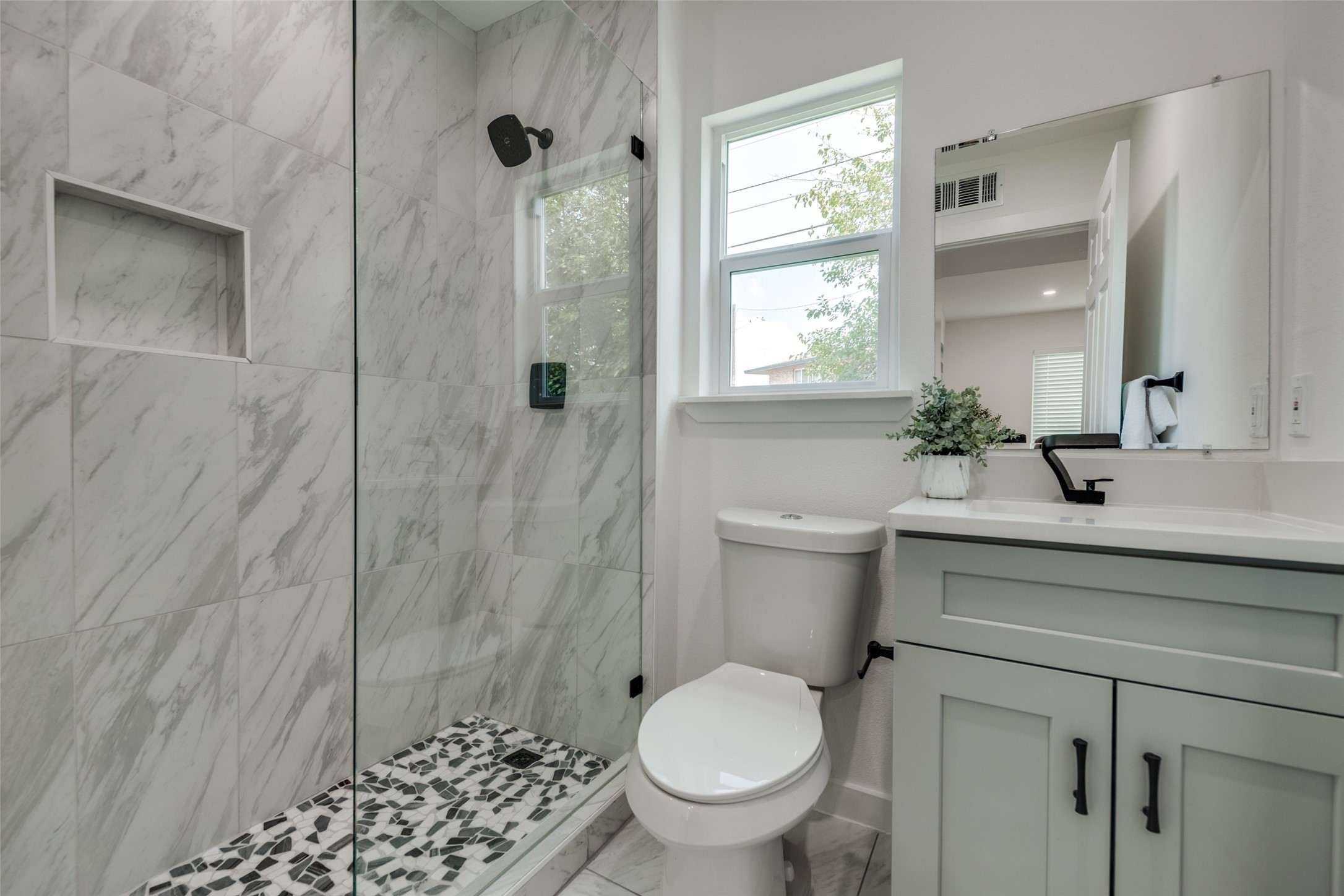 1200 East 52nd Street, Unit 204 Austin, TX 78723 - Photo 9 of 22