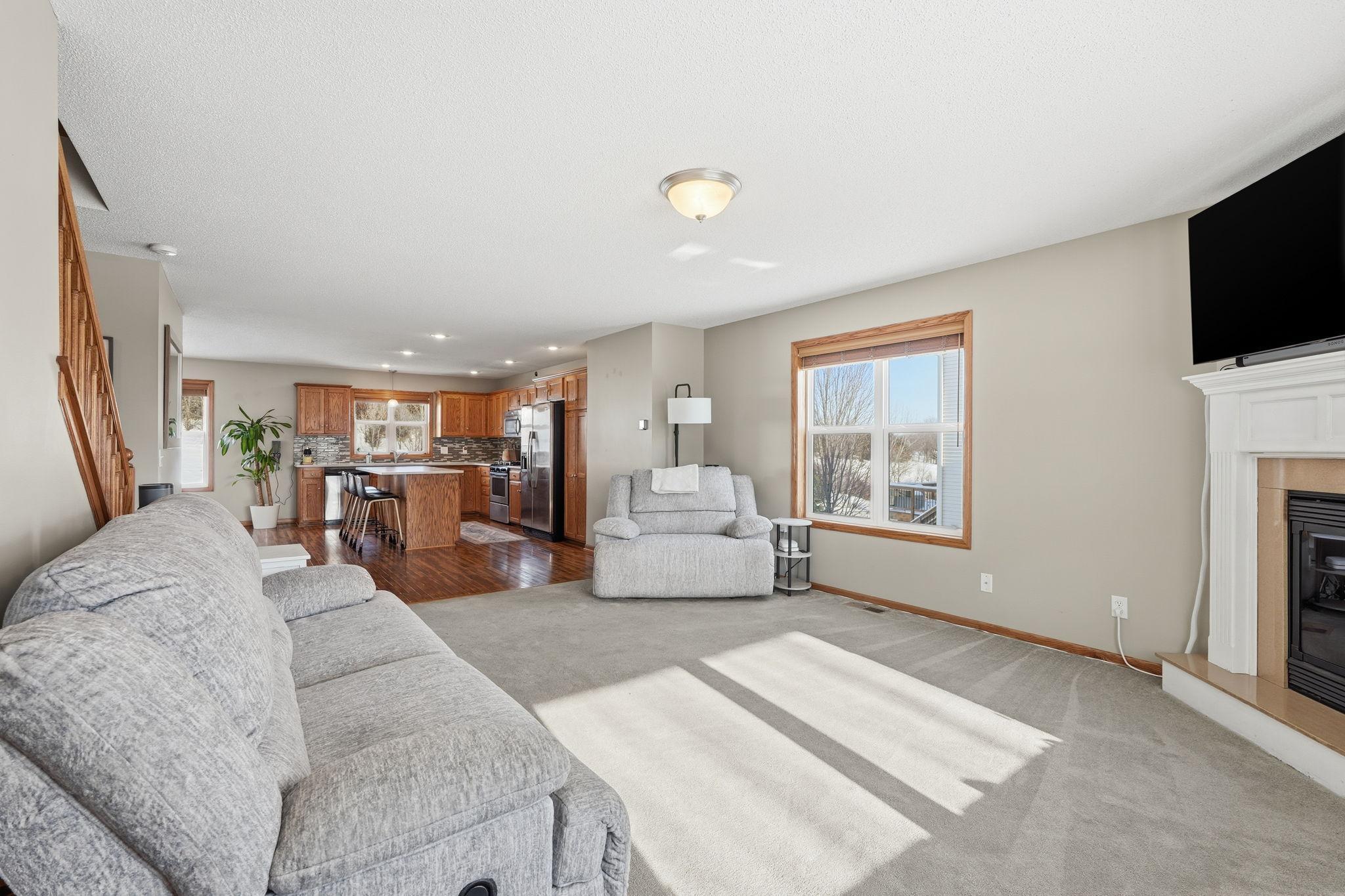 9504 Pheasant Crossing Minnetrista, MN 55375 - Photo 4 of 42