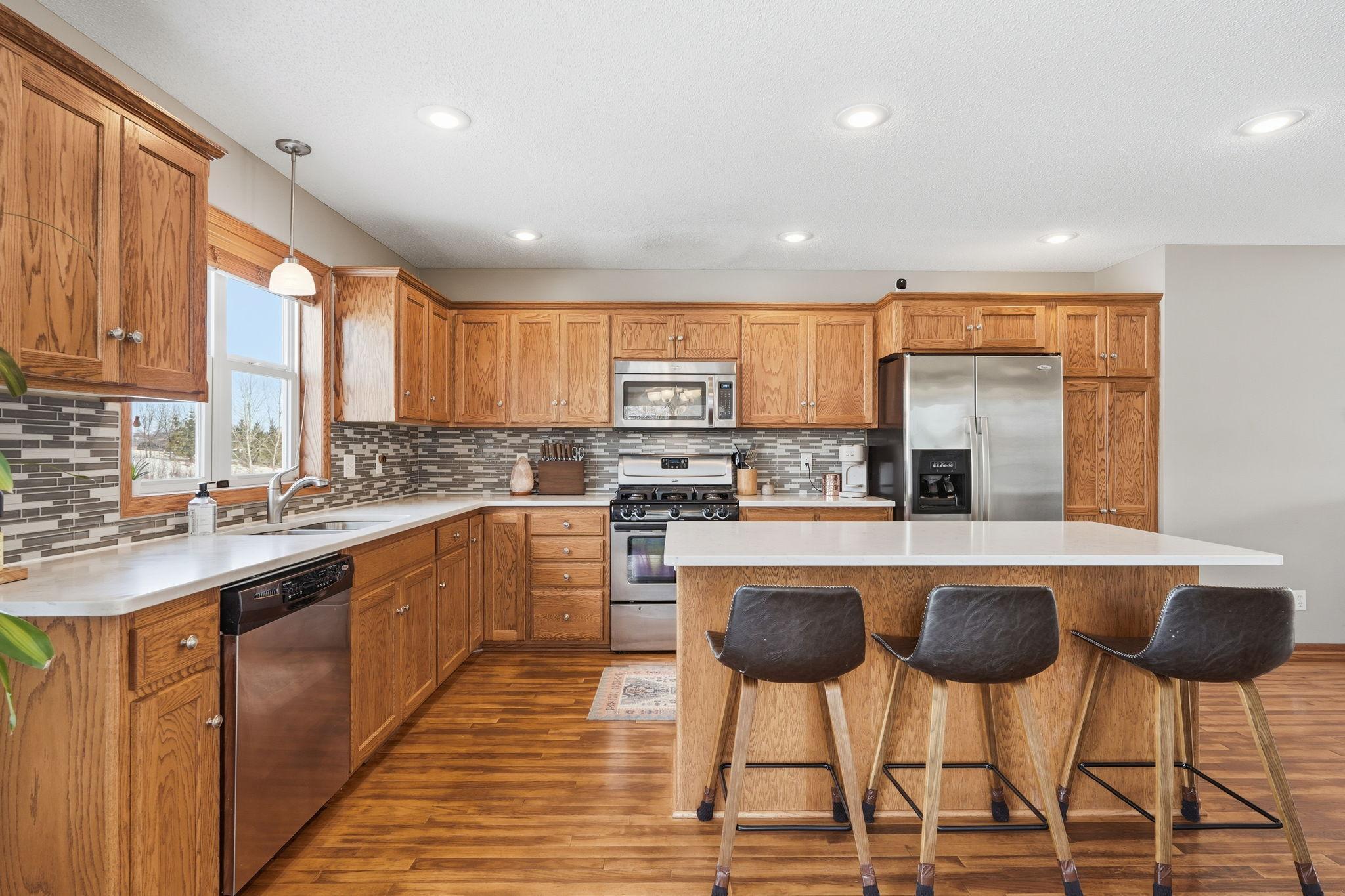 9504 Pheasant Crossing Minnetrista, MN 55375 - Photo 8 of 42