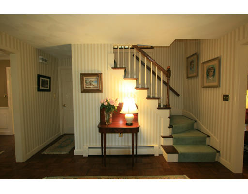 45 Olde Carriage Road Westwood, MA 02090 - Photo 7 of 13 Gallery Image 7