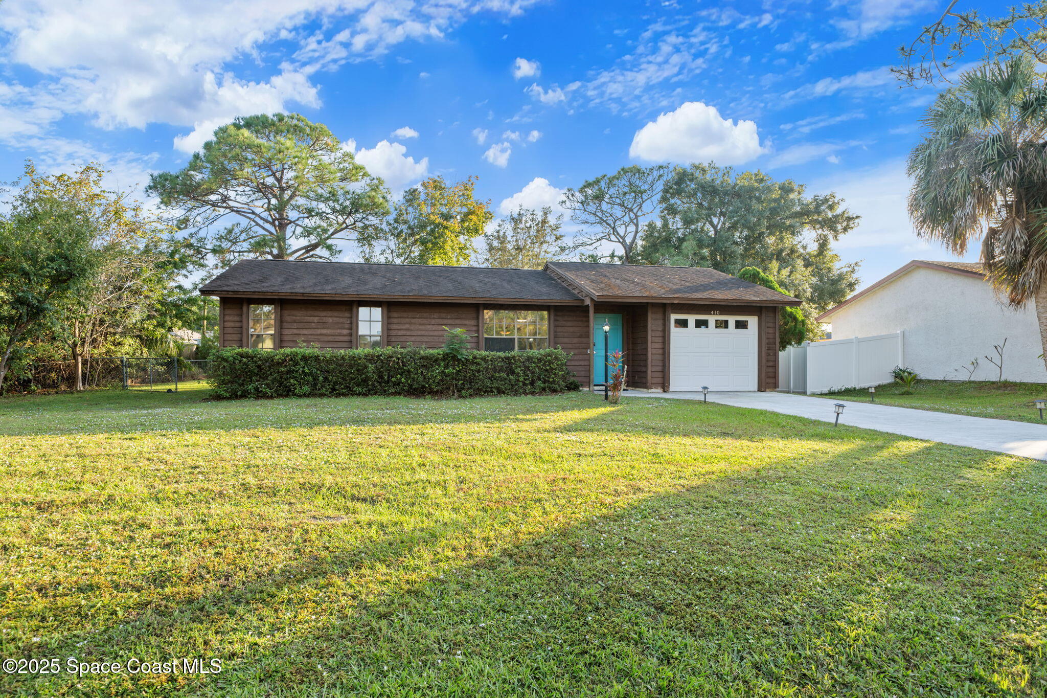 410 Albenga Road Northwest Palm Bay, FL 32907 - Photo 22 of 23 a front view of a house with a garden