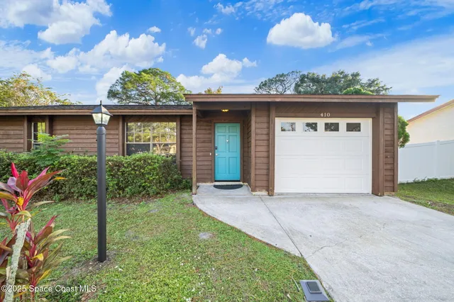 a view of a house with a yard and garage