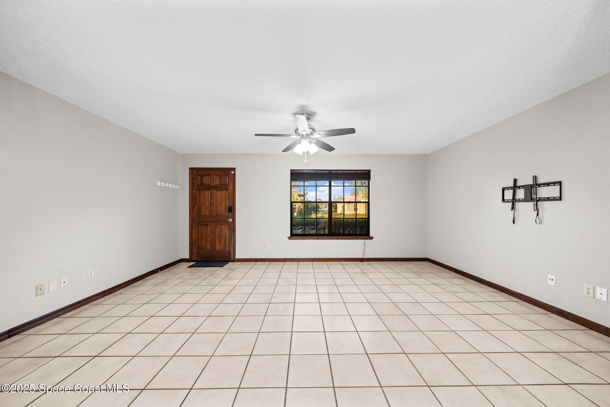 410 Albenga Road Northwest Palm Bay, FL 32907 - Photo 6 of 23 a view of an empty room with a window