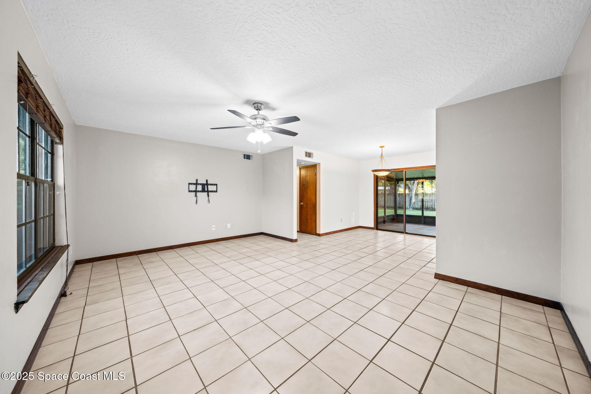 410 Albenga Road Northwest Palm Bay, FL 32907 - Photo 8 of 23 a view of an empty room and window