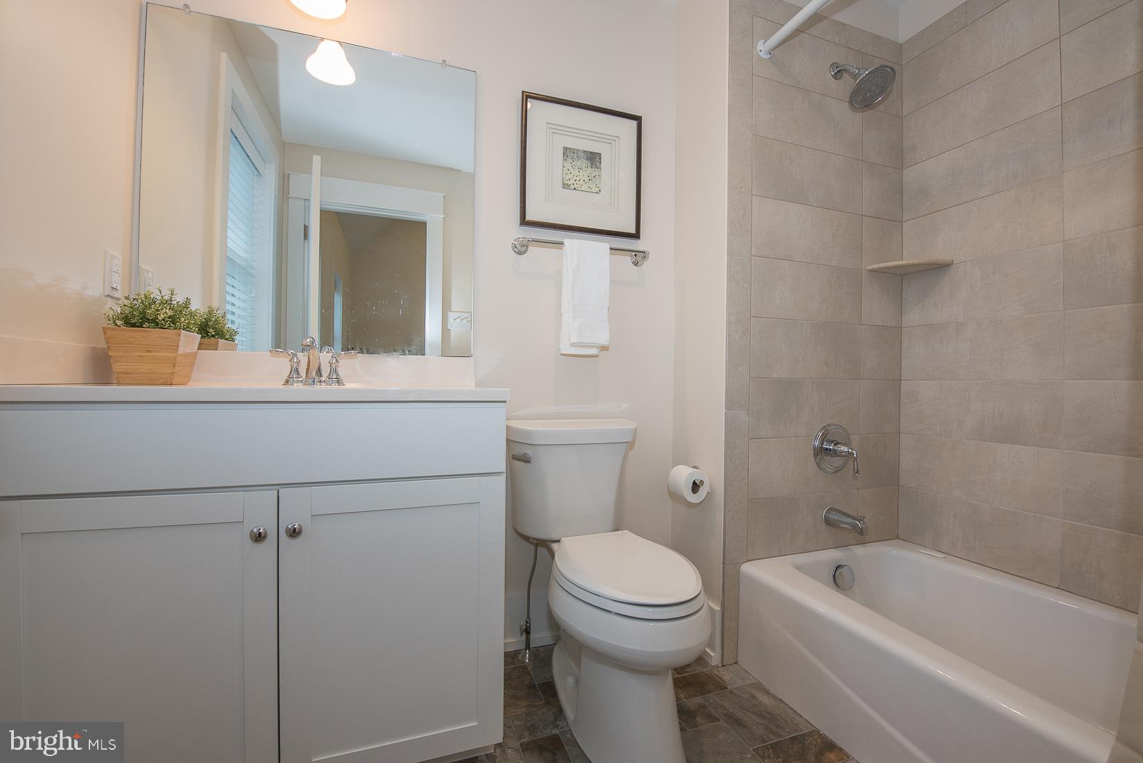 432 School Lane Wayne, PA 19087 - Photo 19 of 41 Full bath off family room