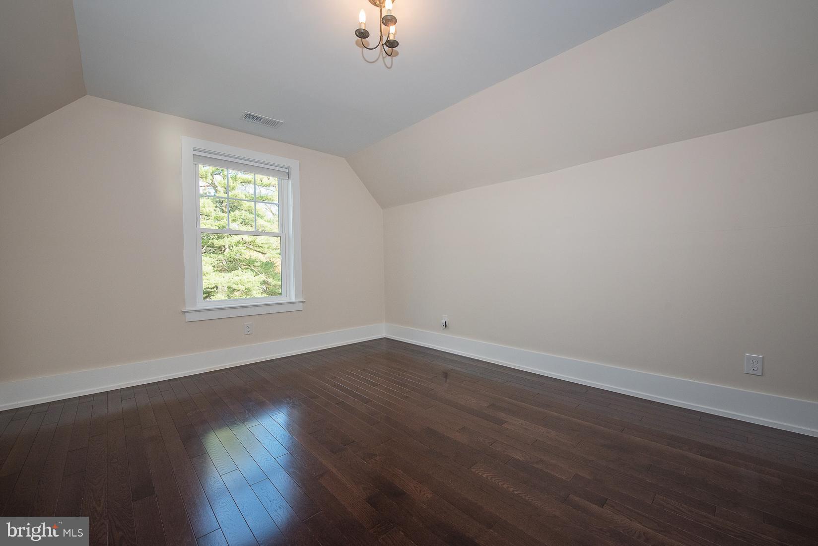 432 School Lane Wayne, PA 19087 - Photo 32 of 41 4th Bedroom with walk in closet (on 3rd Fl)