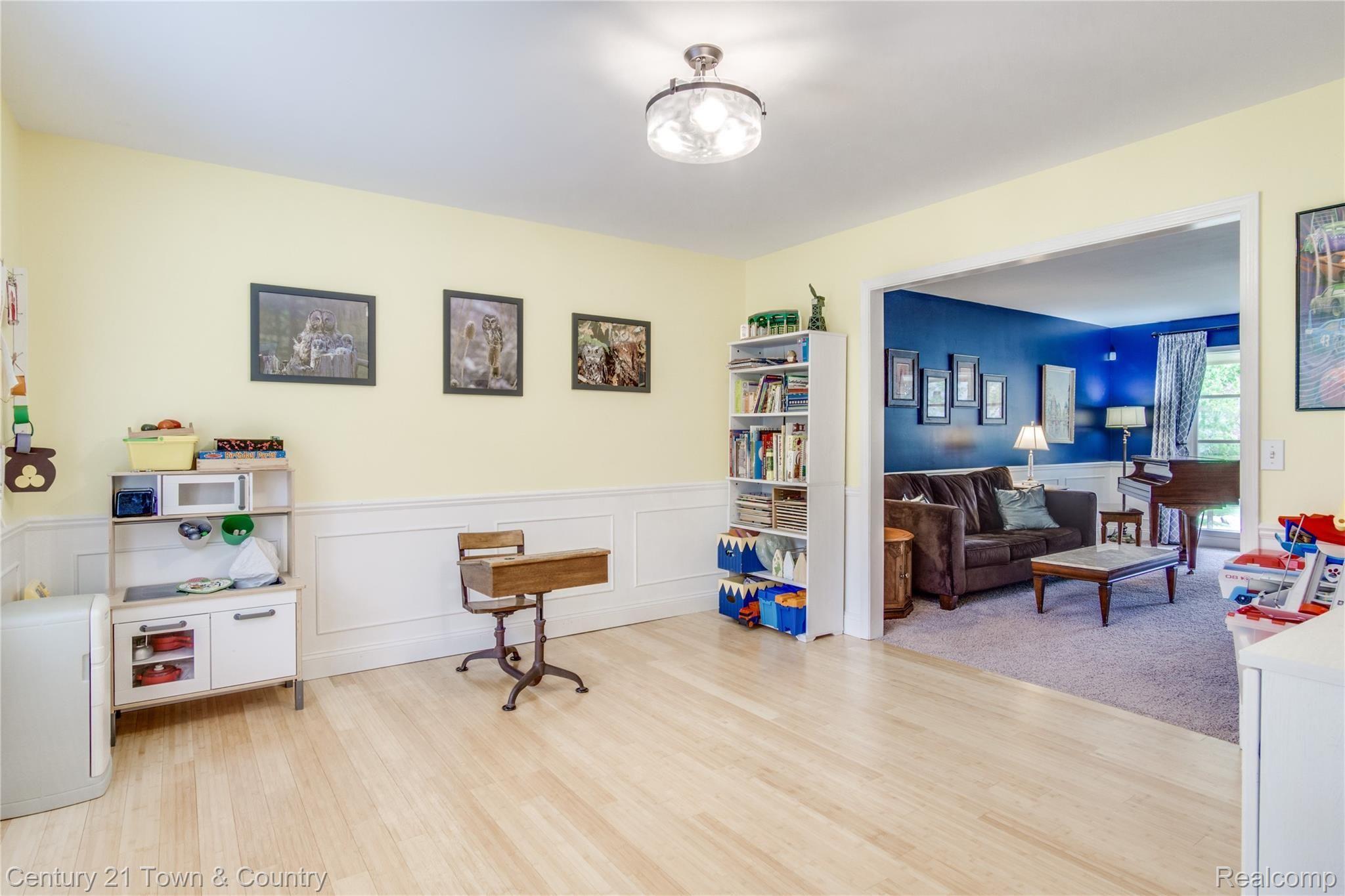 548 Ten Point Drive Rochester, MI 48309 - Photo 9 of 46 Interiors (7 of 41).jpg