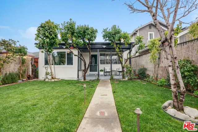 $4,200 | 5514 Woodman Avenue, Sherman Oaks, CA 91401