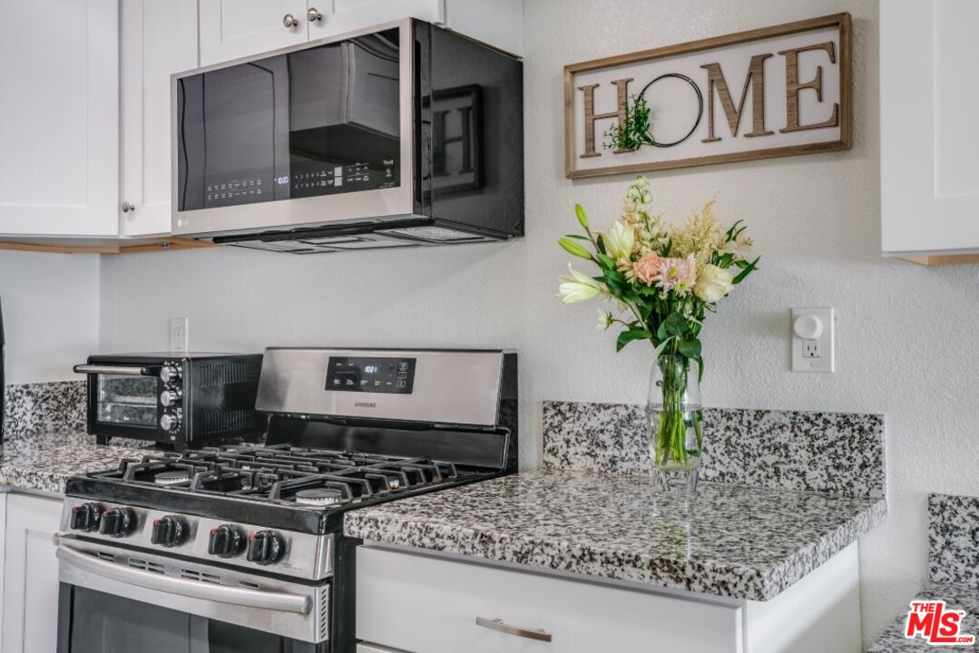 5514 Woodman Avenue Sherman Oaks, CA 91401 - Photo 15 of 34