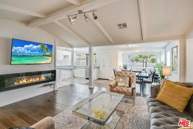 $4,200 | 5514 Woodman Avenue, Sherman Oaks, CA 91401