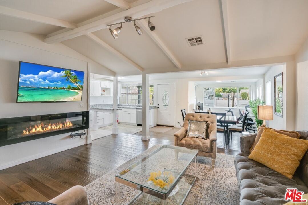 5514 Woodman Avenue Sherman Oaks, CA 91401 - Photo 17 of 34