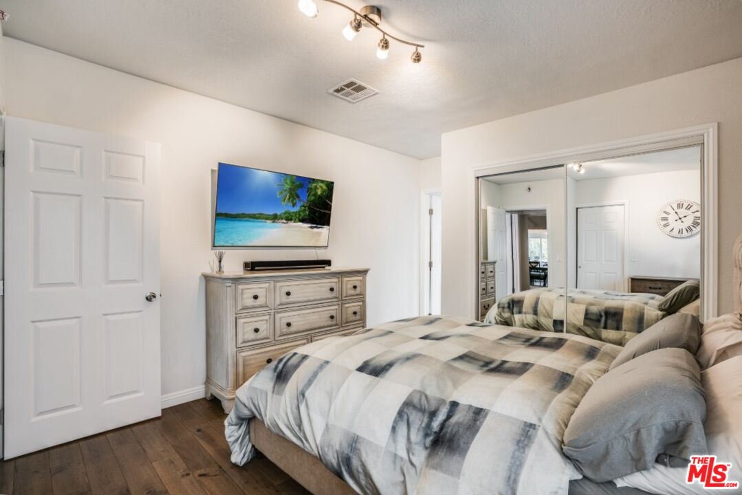 5514 Woodman Avenue Sherman Oaks, CA 91401 - Photo 20 of 34