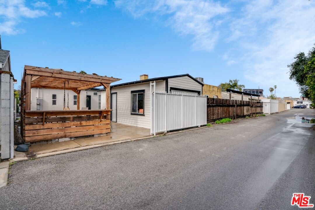 5514 Woodman Avenue Sherman Oaks, CA 91401 - Photo 33 of 34