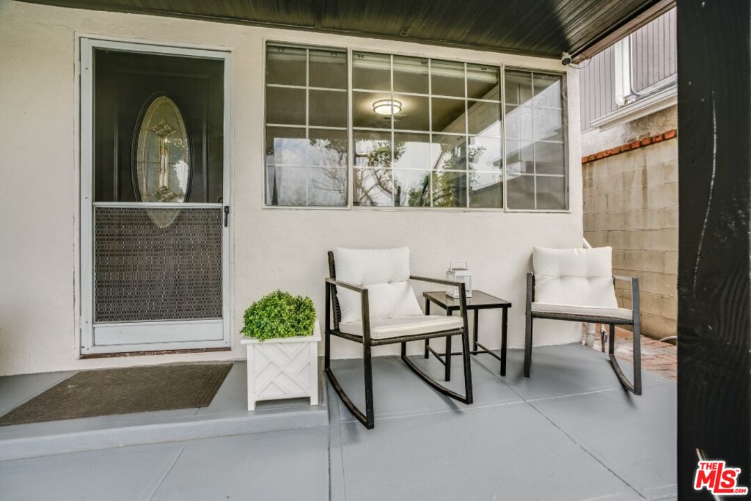 5514 Woodman Avenue Sherman Oaks, CA 91401 - Photo 5 of 34