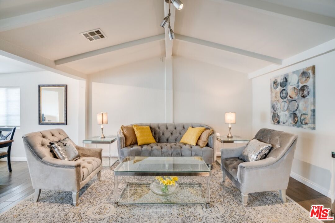 5514 Woodman Avenue Sherman Oaks, CA 91401 - Photo 8 of 34